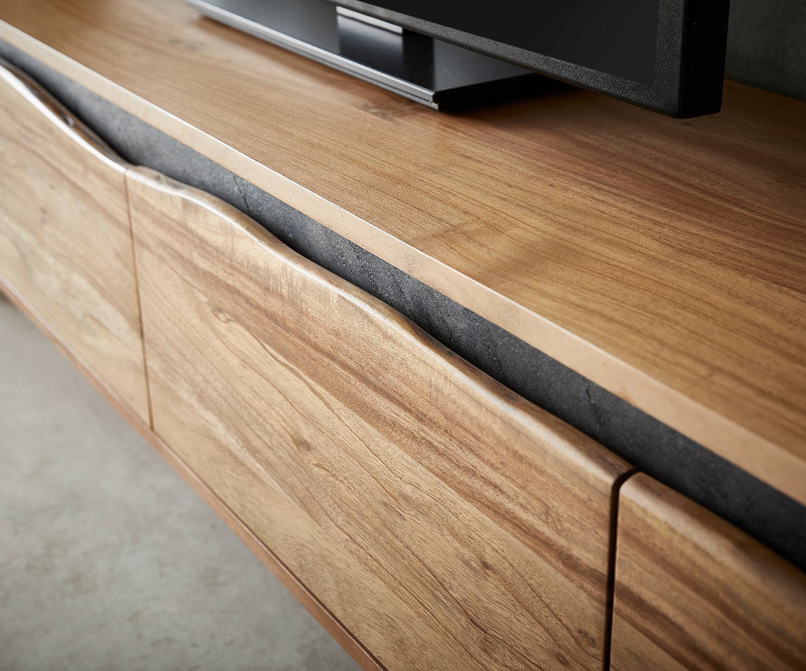 DELIFE Lowboard Stonegrace, Natur 220x35x45 cm Akazie 4 Türen Baumkante