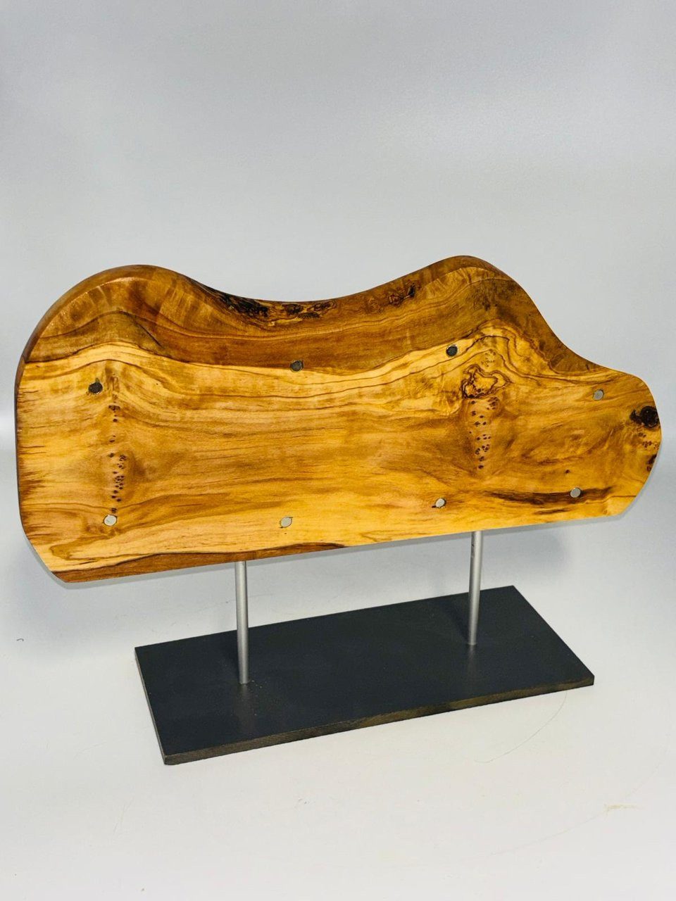 Olivenholz-erleben Magnet-Messerblock Erfurt aus Olivenholz – Messerhalter mit Neodym-Magnet, max. 8 Messer (1tlg), Handgefertigt aus charakterstarkem Olivenholz – jedes Stück anders