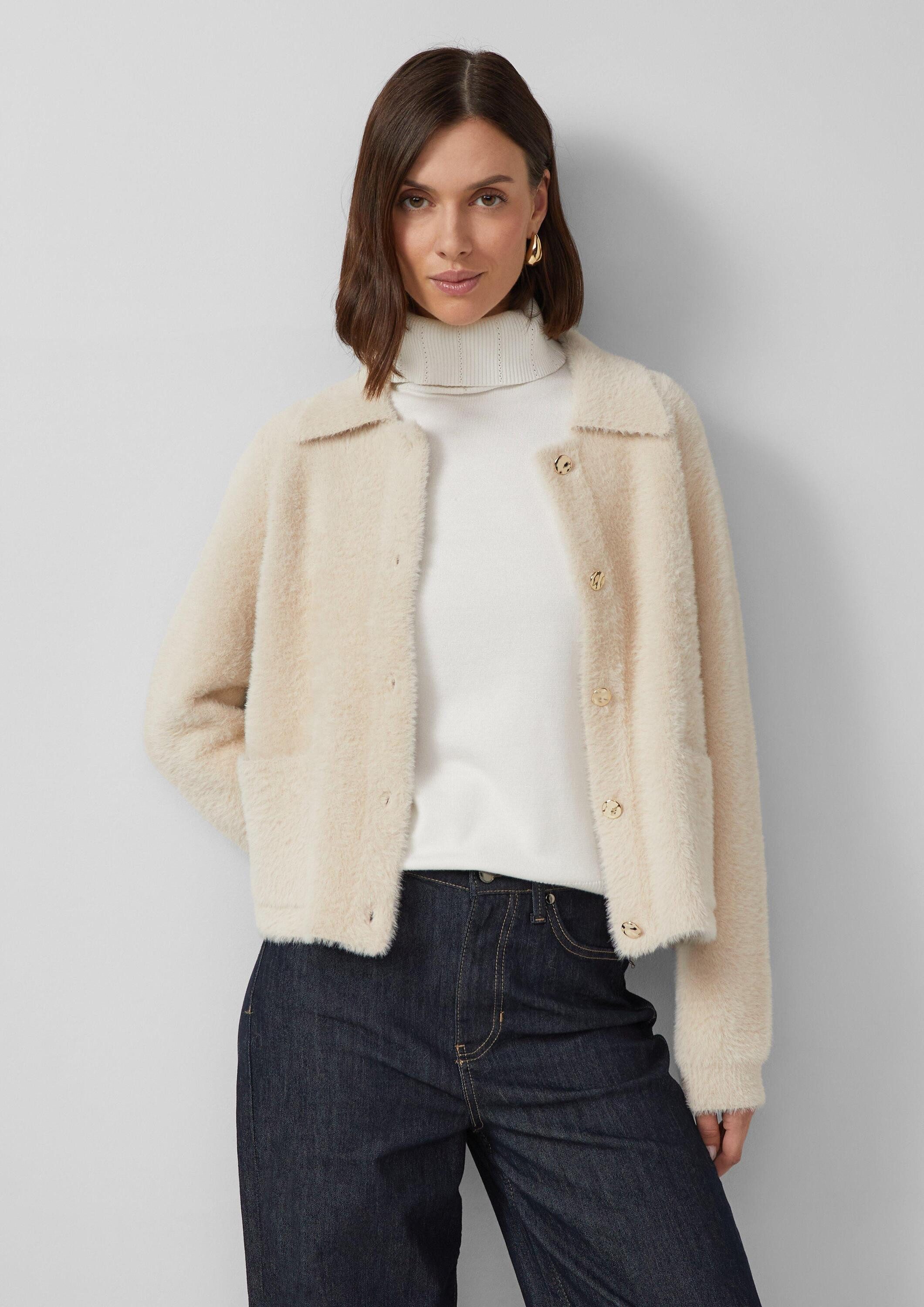 s.Oliver Cardigan Strickjacke Taillierte Fake-Fur-Jacke mit goldfarbenen Kn günstig online kaufen