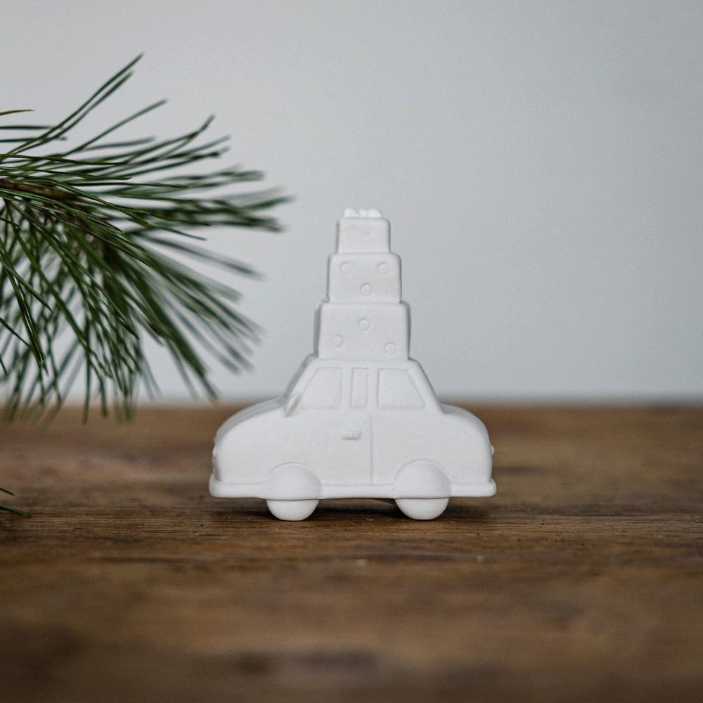 Storefactory Dekoobjekt Weihnachtsdeko Hjulstad Auto mit Geschenken in weiß günstig online kaufen