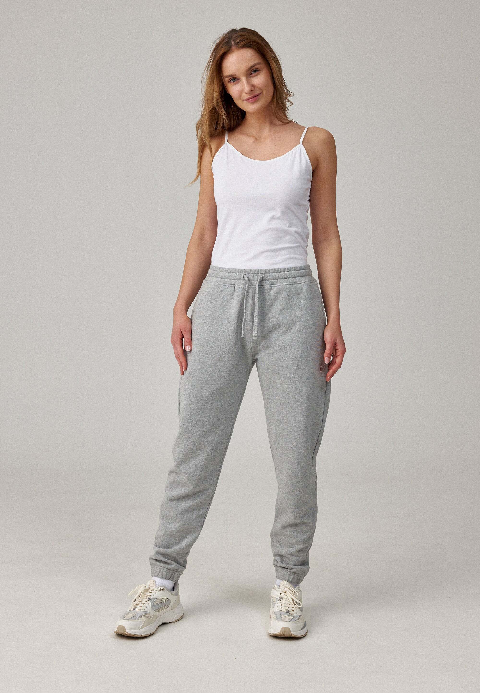 SNOCKS Sporthose Lange Sweatpants für Damen aus Bio-Baumwolle (1-tlg) perfekt für die Couch, bequeme Passform, aus Bio-Baumwolle