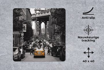 MuchoWow Gaming Mauspad Schwarz-Weiß-Foto mit einem gelben Taxi im amerikanischen New York (1-St), Mousepad mit Rutschfester Unterseite, Gaming, 40x40 cm, XXL, Großes