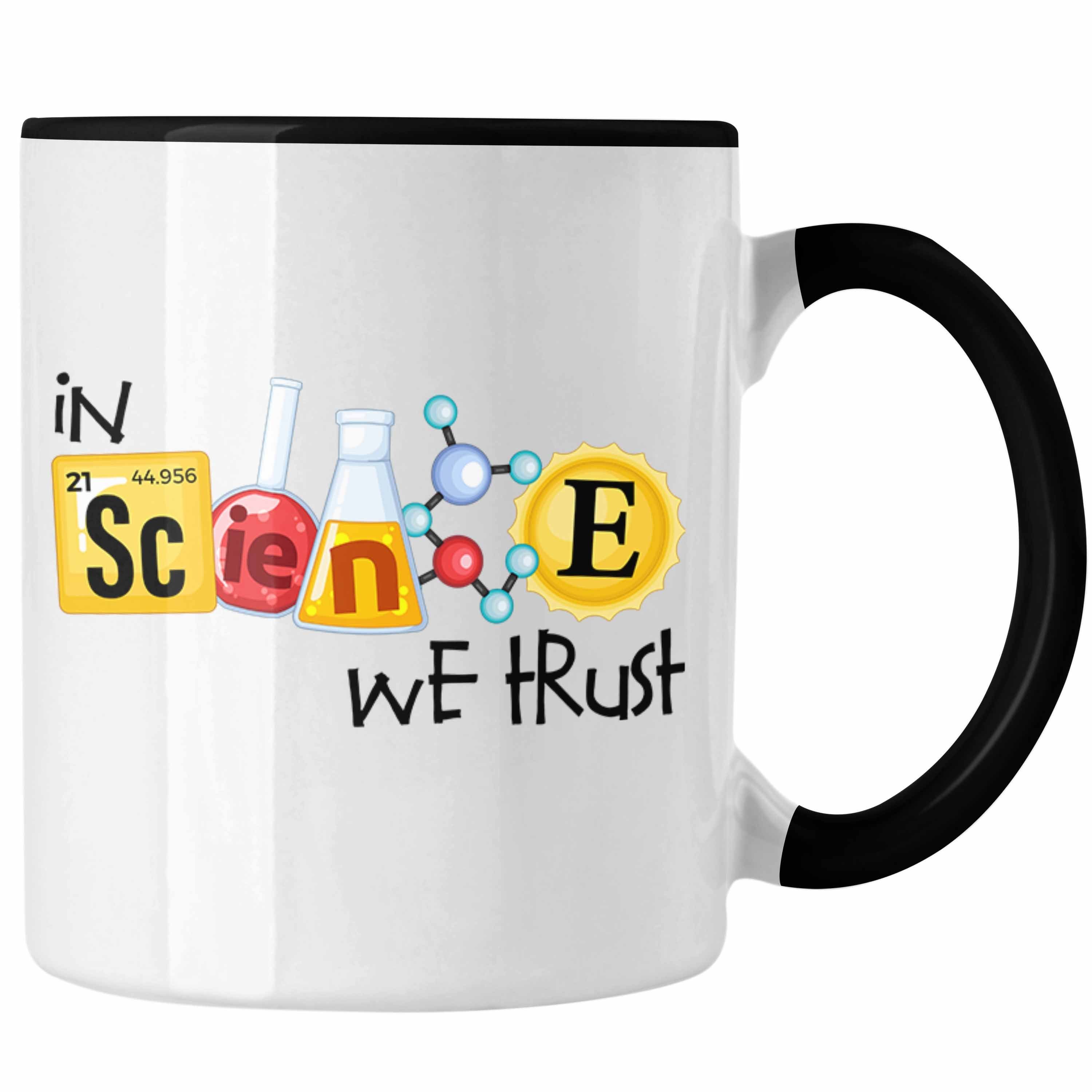 Trendation Tasse Physiker Tasse "In Science We Trust" Geschenk für Wissenschaftler Schwarz