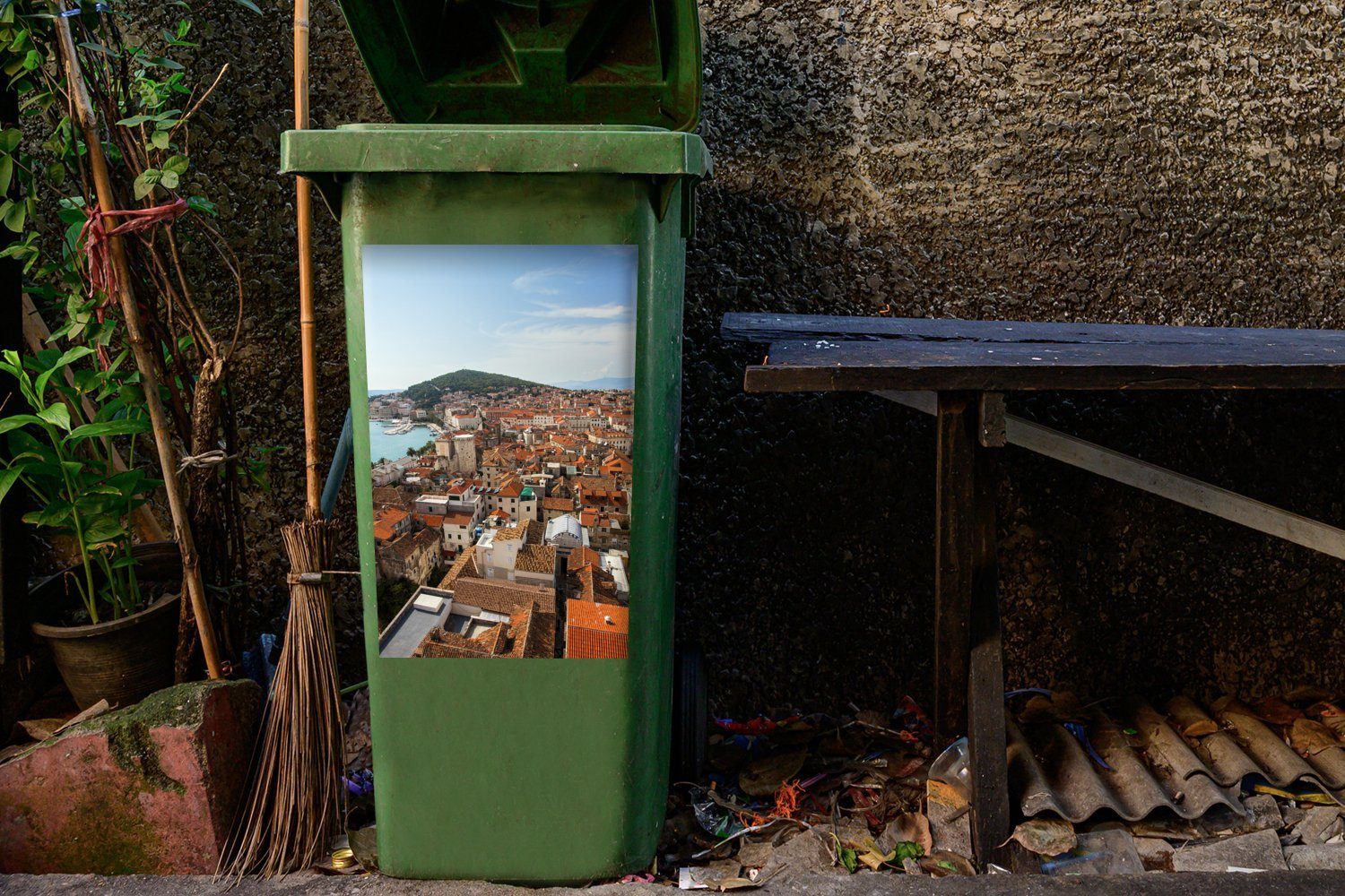 in Spilt St), MuchoWow Sticker, Mülleimer-aufkleber, (1 Blick den auf Mülltonne, Abfalbehälter Kroatien Wandsticker Container, Diokletianpalast und