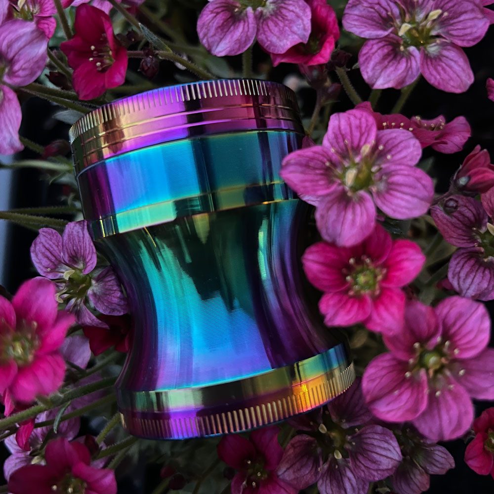 Coumo Kräutermühle Grinder Crusher Gewürzmühle Set. Rainbow Kegel Design, ⌀ 5 cm, Metall – Bild 4 von 5