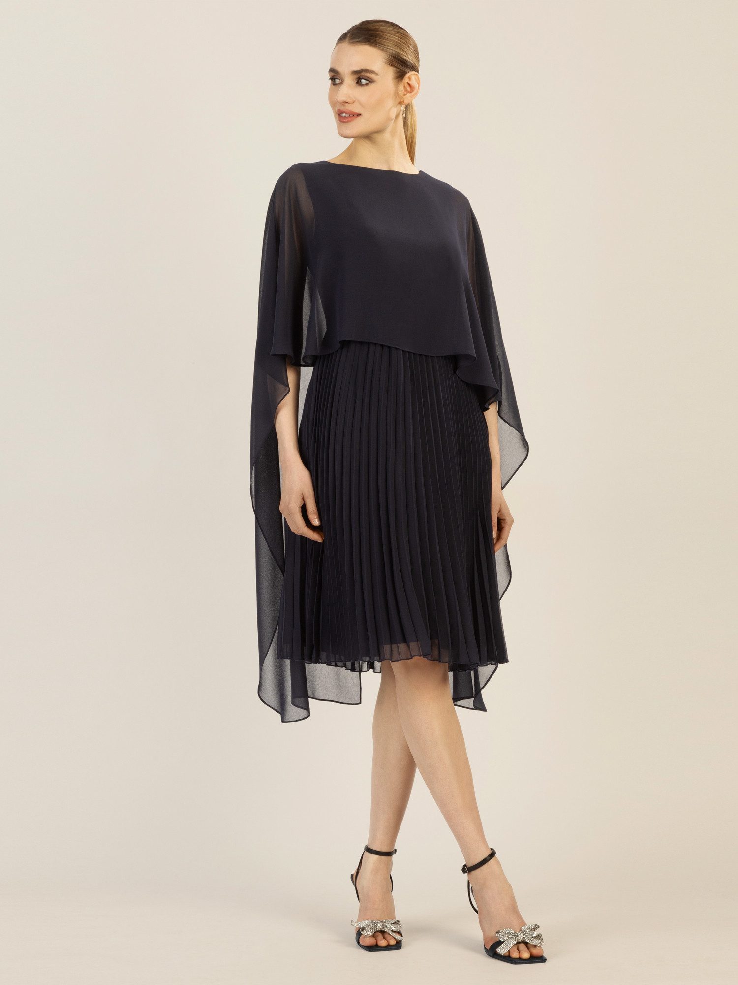 Apart Cocktailkleid mit Plisseerock und angearbeitetem günstig online kaufen