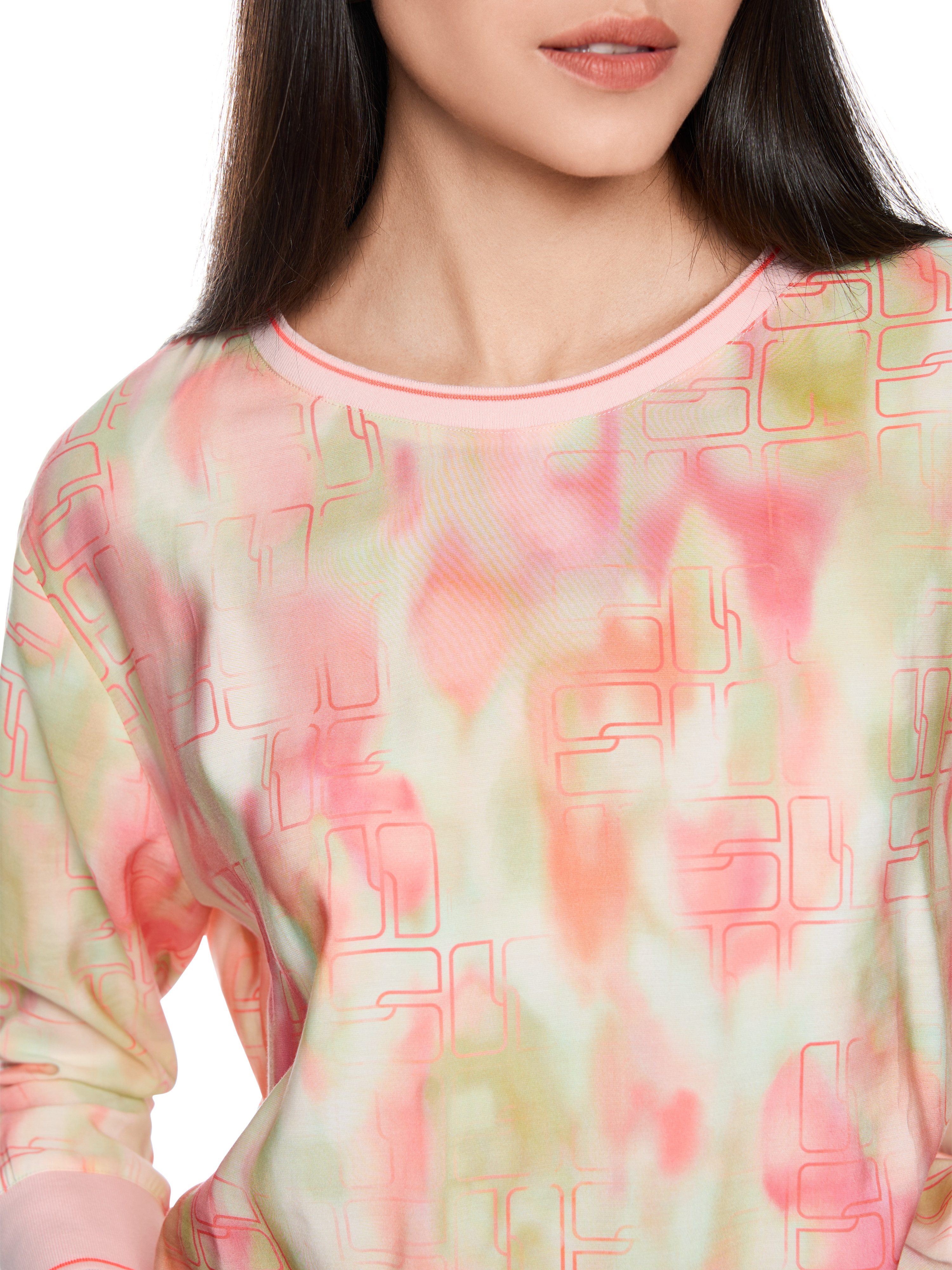 Marc Cain Shirtbluse Mindful Moving Premium Damenmode lockerer Schnitt, fließendes Material, Allover Print