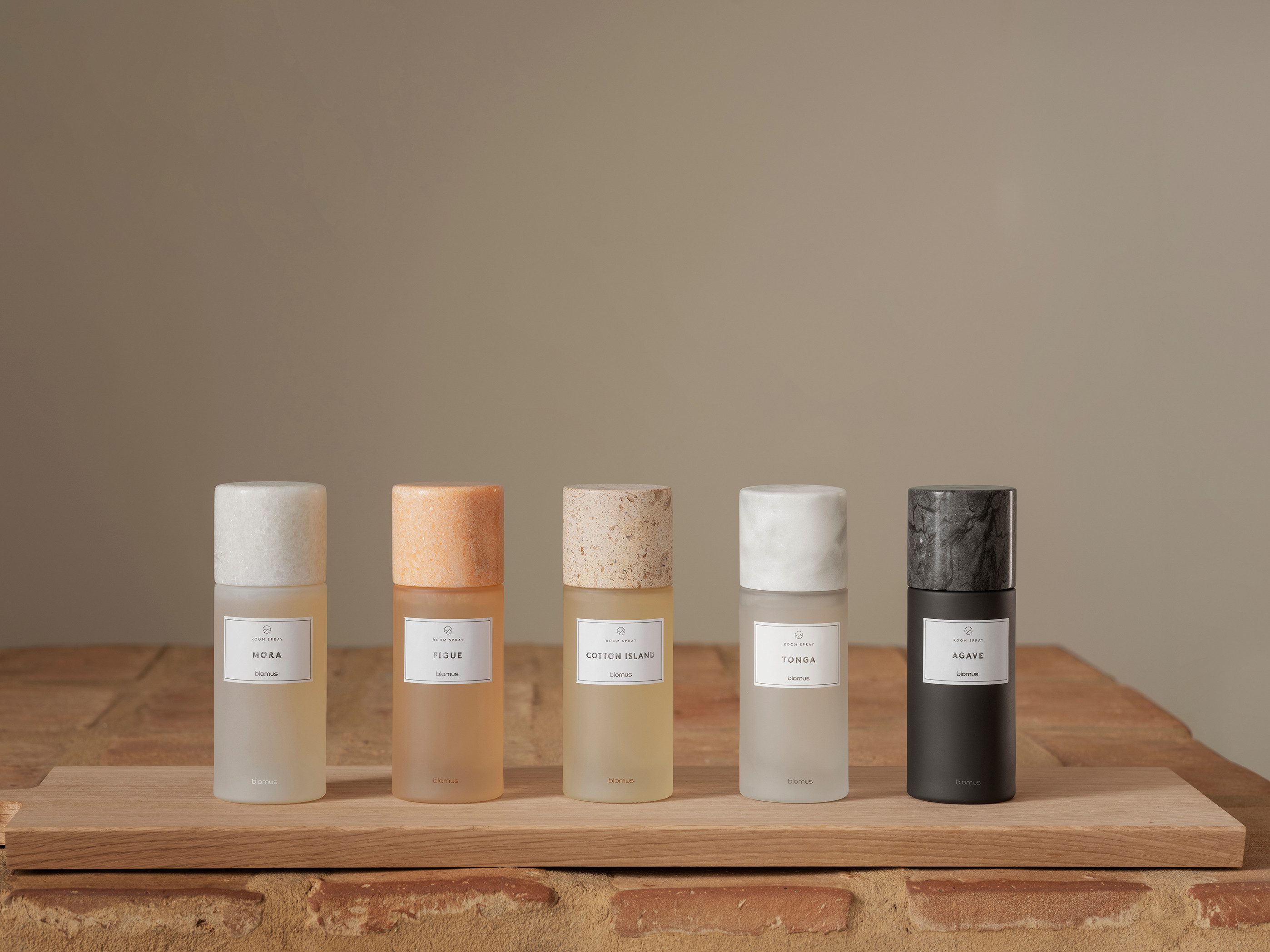 blomus Raumduft Raumspray -FRABLI- Lufterfrischer, Sprühduft für Zuhause, inkl. Geschenkverpackung, aus Travertine, Nachhaltig, langlebig