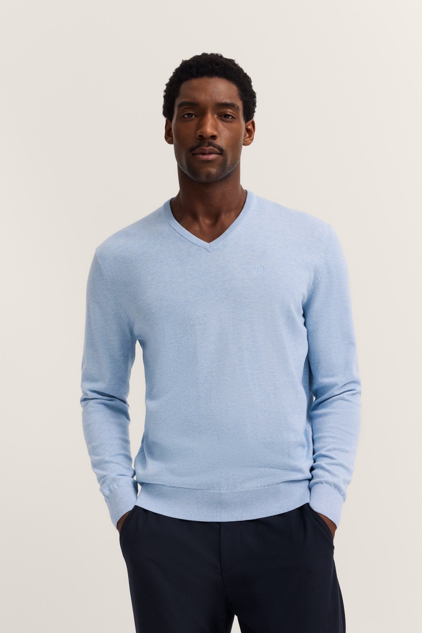 bugatti V-Ausschnitt-Pullover Basic Essential aus reine Baumwolle