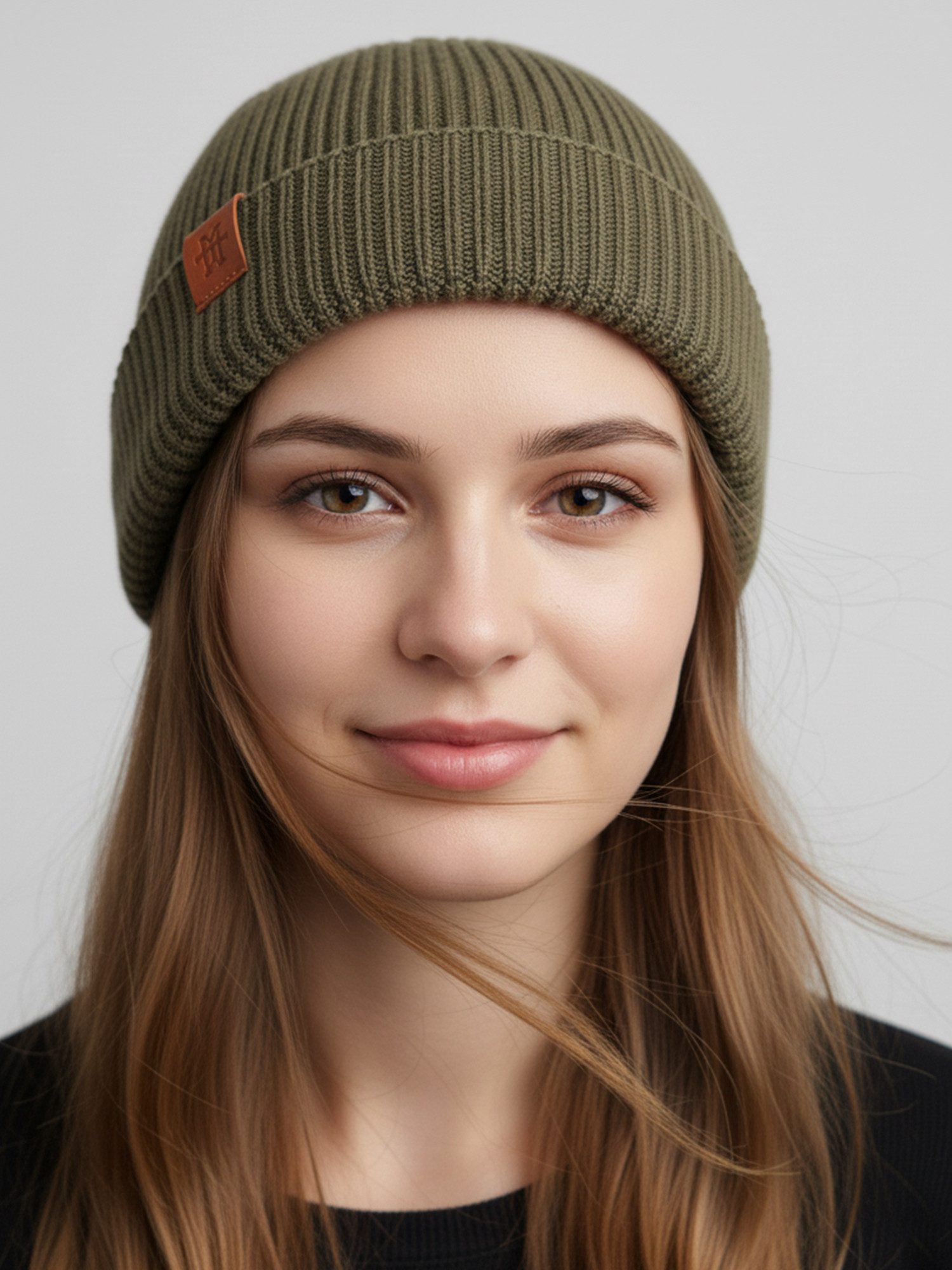 Manufaktur13 Beanie Fishermans Beanie - Strickmütze, Wintermütze, Dockermütze mit Echt-Leder Veredelung