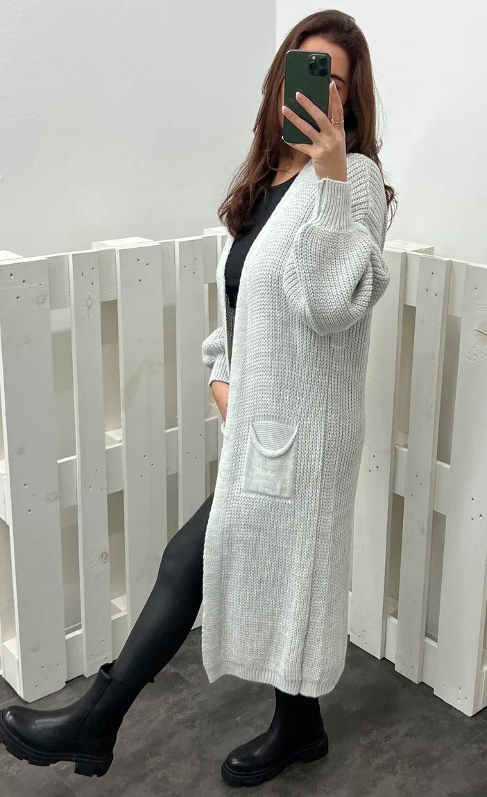 HELLO MISS Longstrickjacke Modisch Maxi Strickjacke mit aufgesetzten Taschen, Cardigan Lang Hellgrau