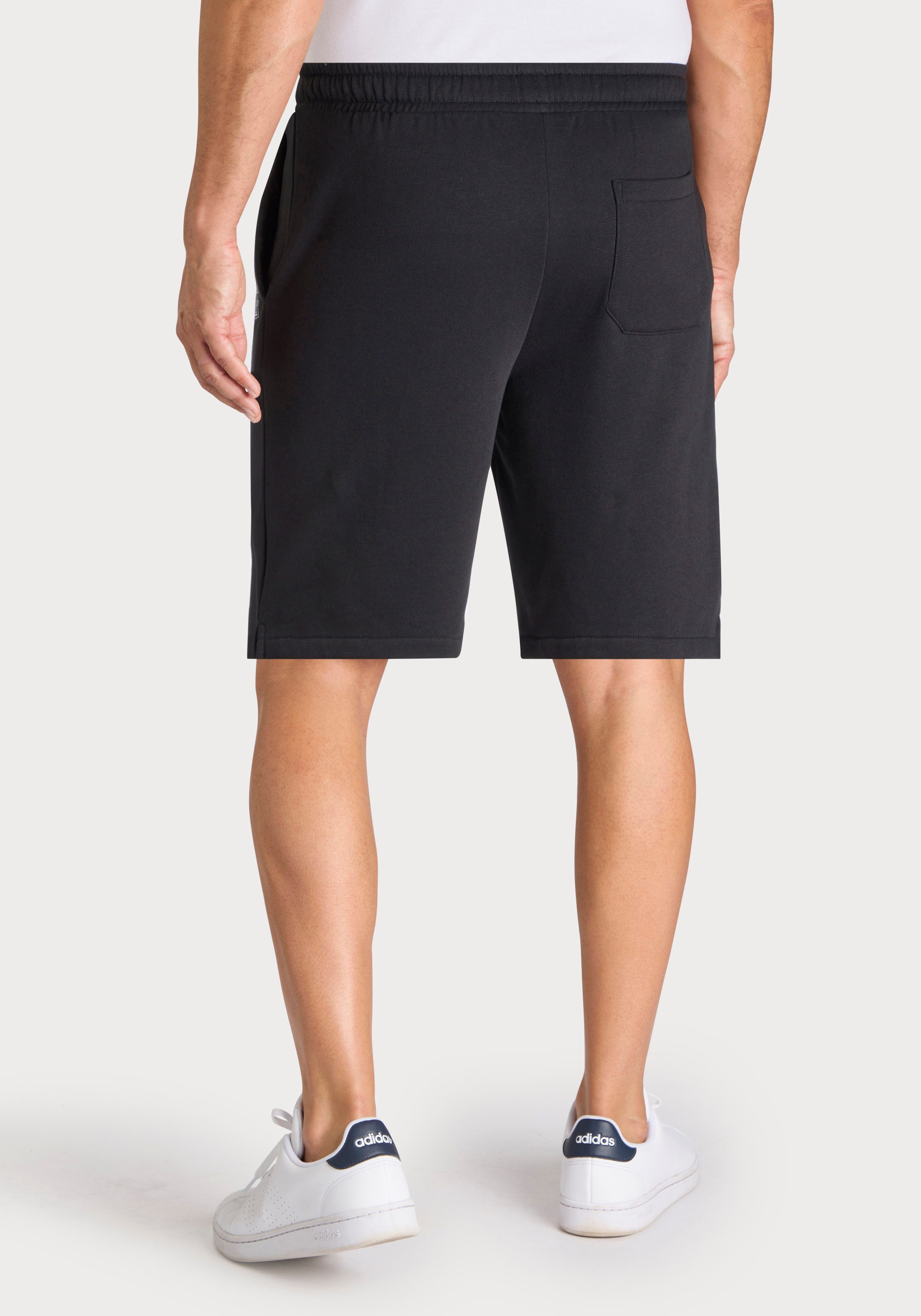 John Devin Sweatshorts - kurze Hose aus innen angerauter Sweatware mit breiter Kordel und seitlichen Taschen – Bild 3 von 5