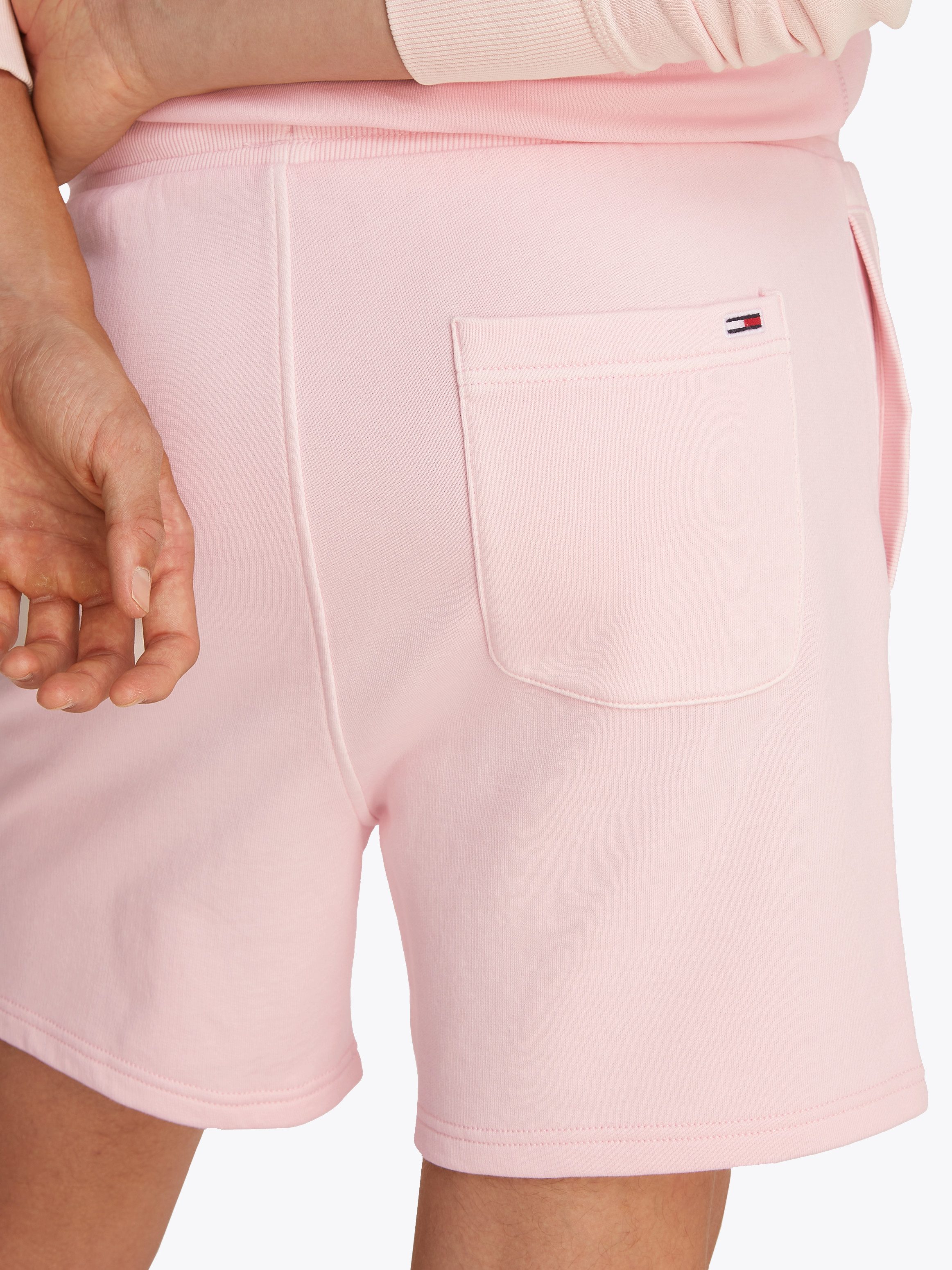 Tommy Jeans Sweatshorts TJM REG VARSITY GRAPHICS SHORT günstig online kaufen