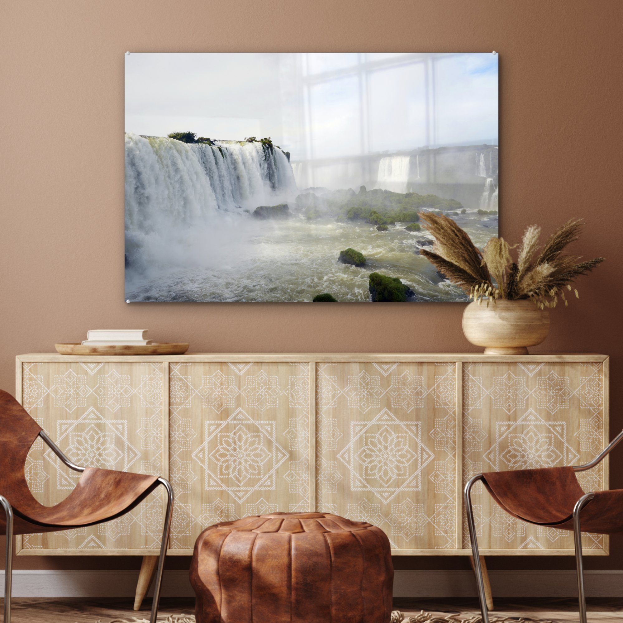 MuchoWow Acrylglasbild im, einer Die Wolkendecke Acrylglasbilder Schlafzimmer Wohnzimmer unter schönen (1 St), Iguazú-Wasserfälle &