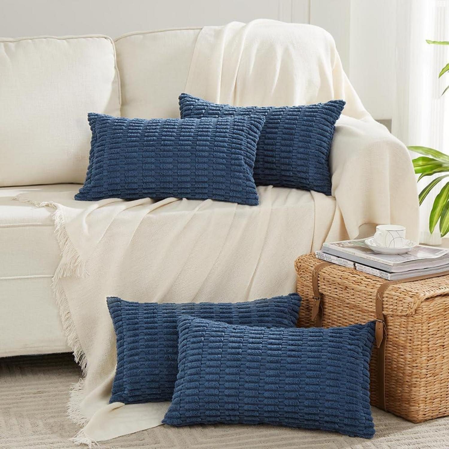 LuxusKollektion Kissenbezüge Kissenbezüge 4er Set 30x50cm Dunkel Blau Kordsamt
