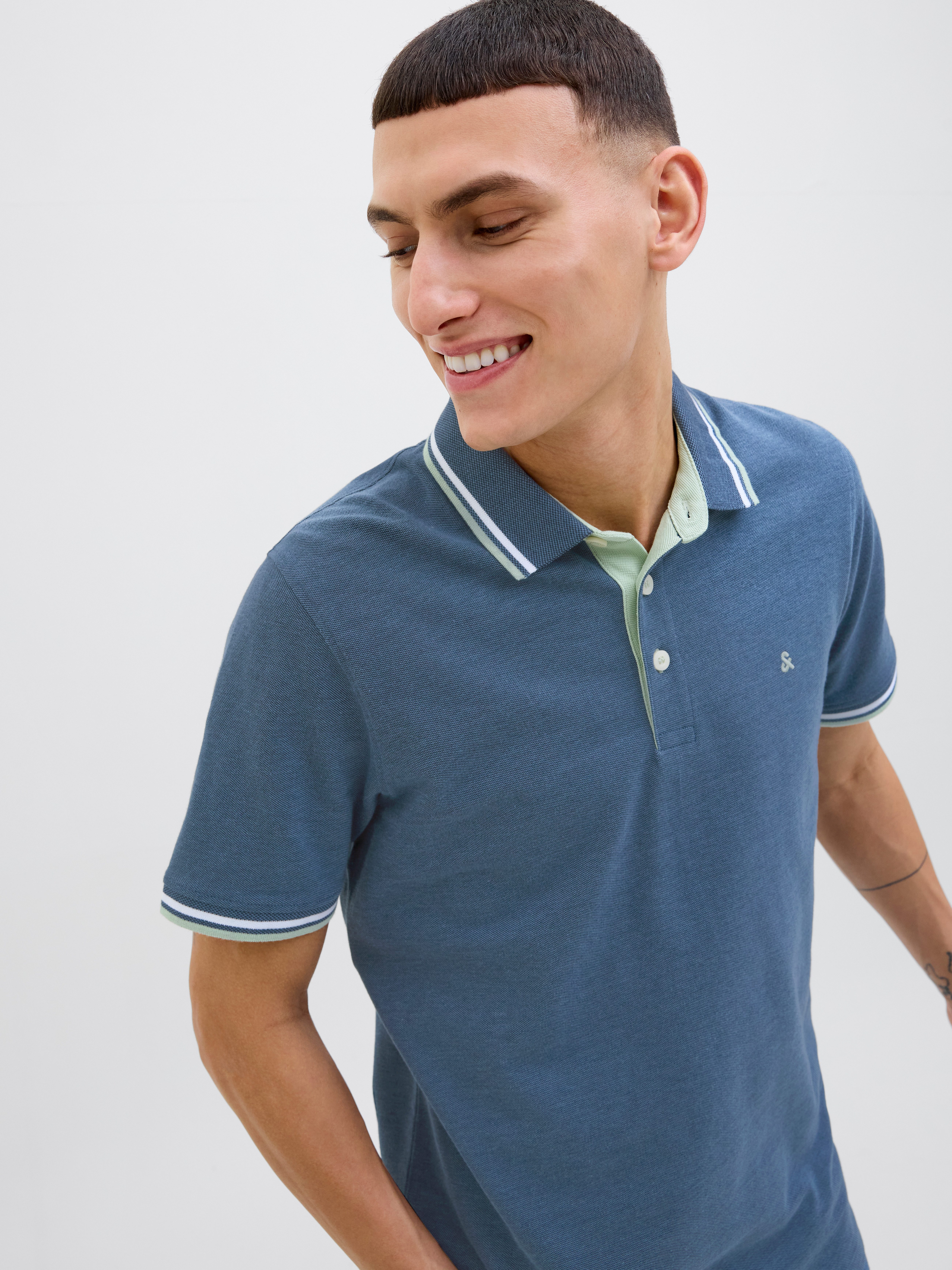 Jack & Jones Poloshirt "JJEPAULOS POLO SS NOOS", mit Logo Stickerei günstig online kaufen