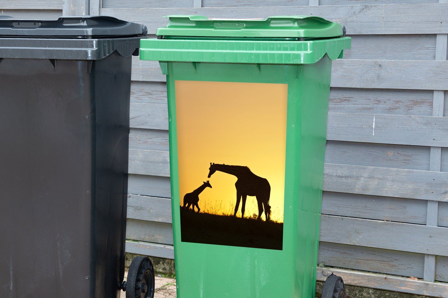 Sticker, Kalb St), Giraffe - MuchoWow - Scherenschnitt Wandsticker Mülleimer-aufkleber, Mülltonne, Abfalbehälter Container, (1