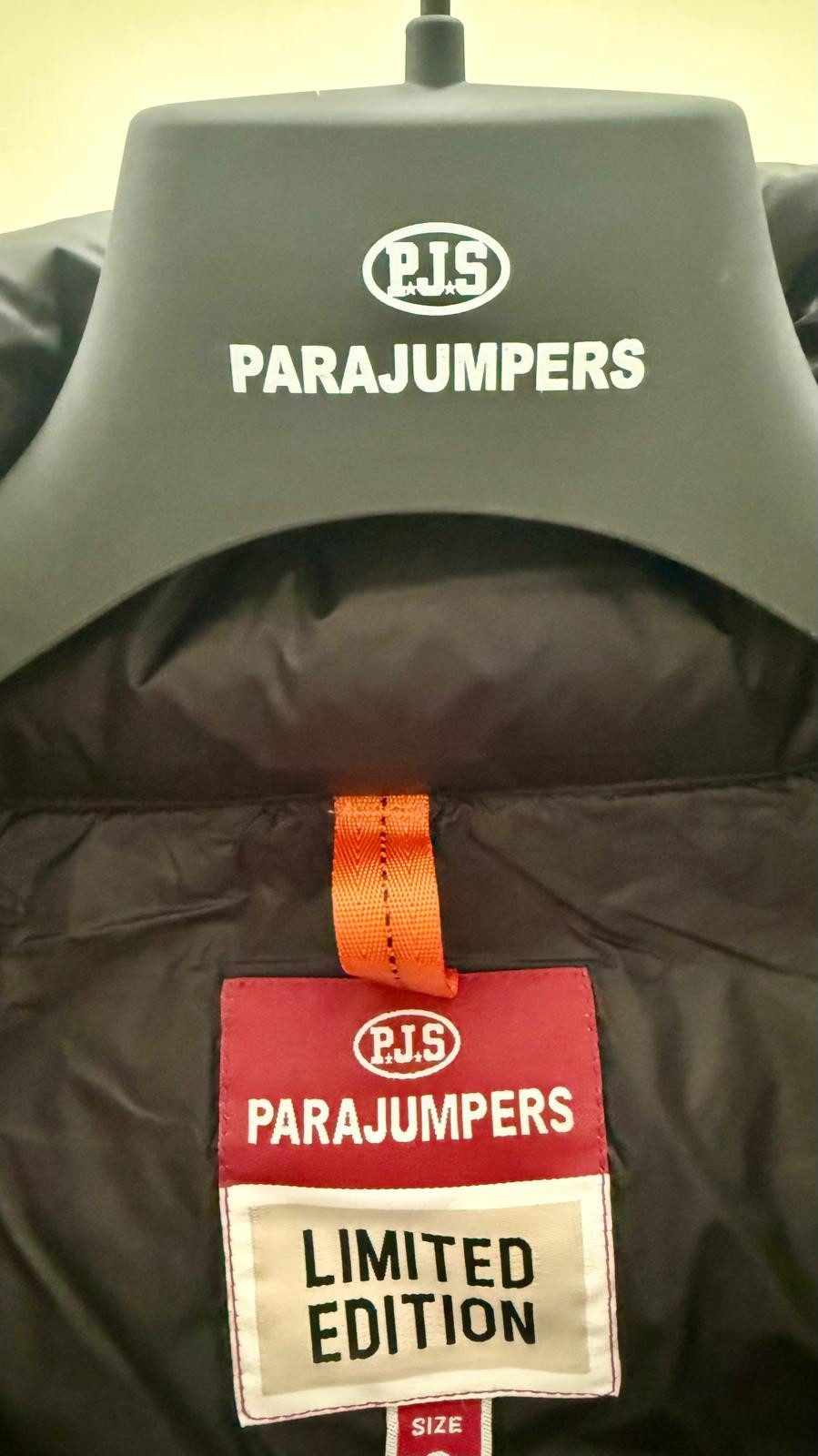 Parajumpers Daunenjacke Parajumpers PJS Damen Limited Edition PIA – frosted-matt, Black Frosted-Matte Look: laminierte Front mit samtigem Matt-Finish