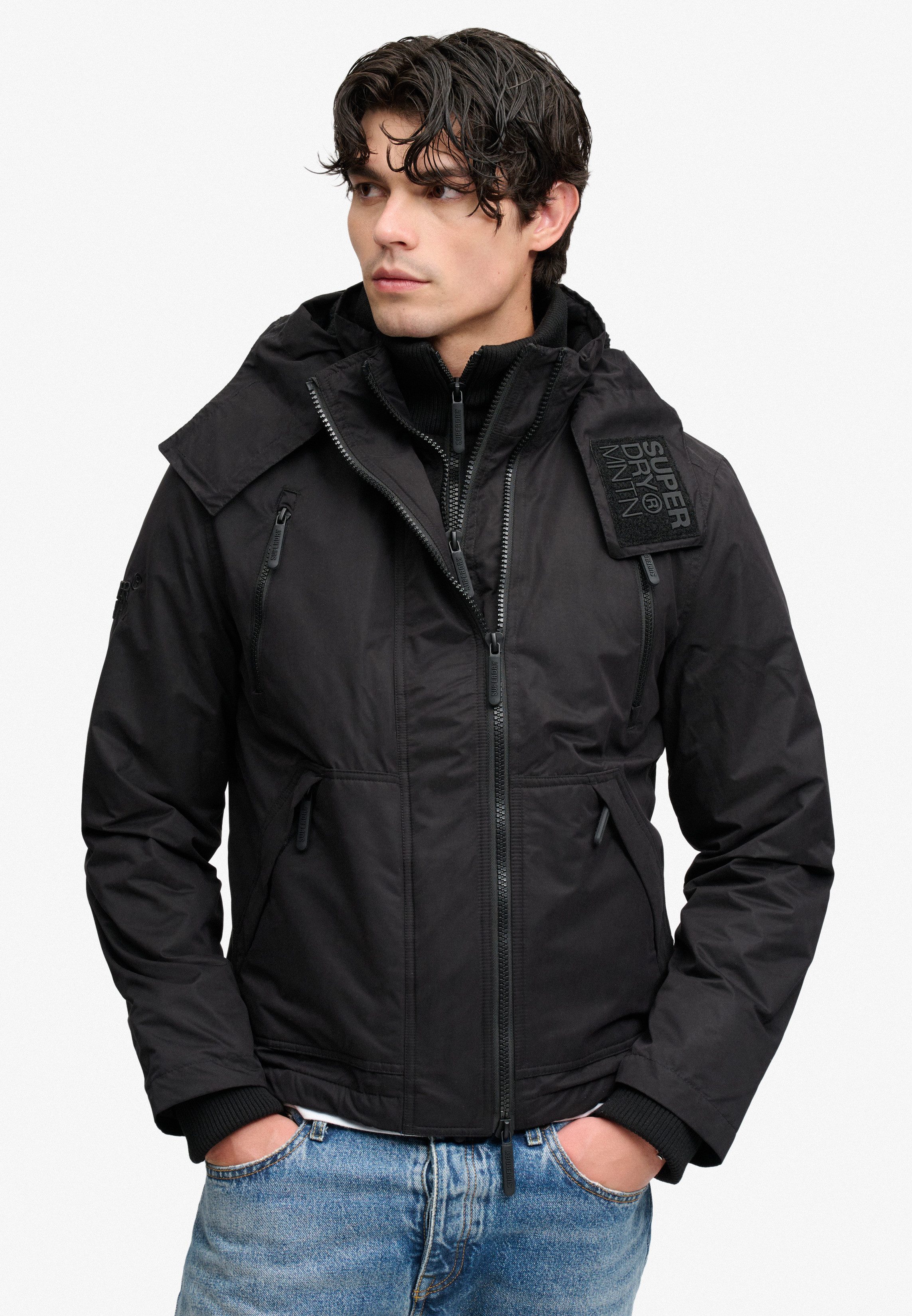 Superdry Outdoorjacke HOODED MF ARCTIC WINDCHEATER Kunstfaser, loose fit