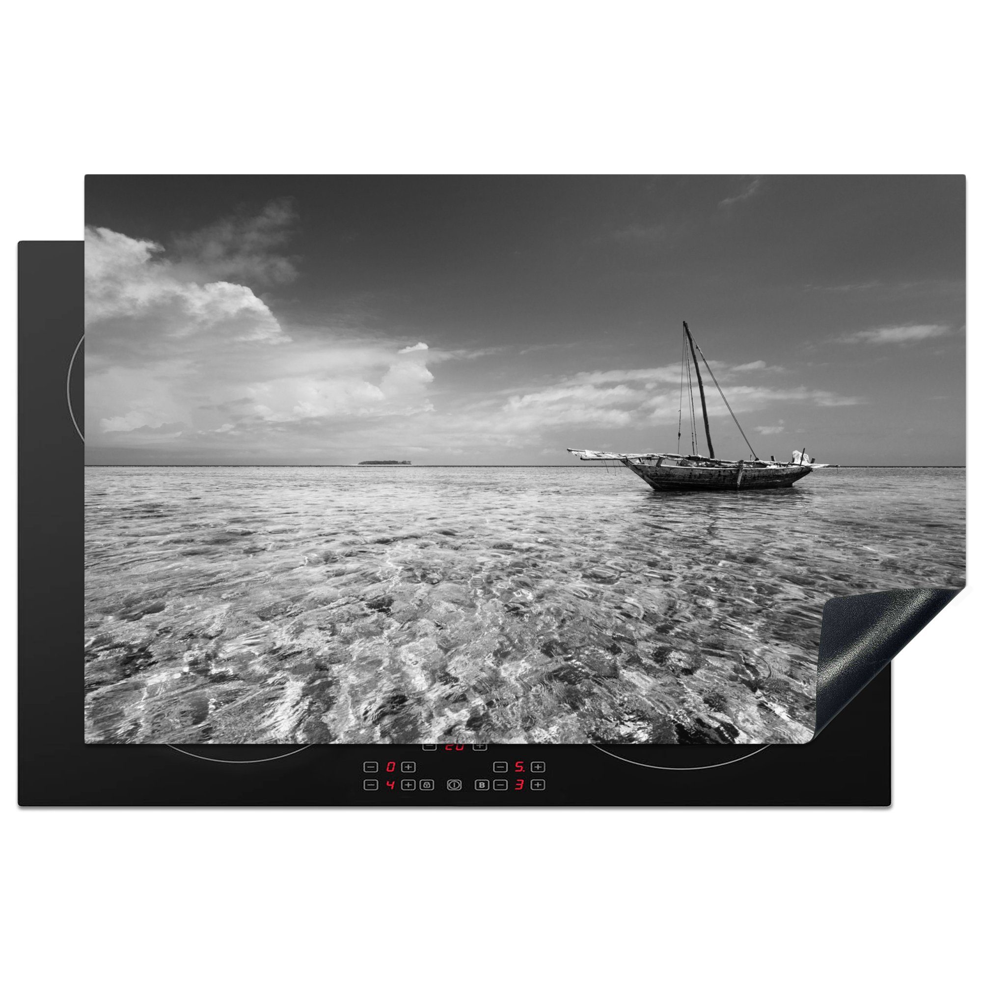 MuchoWow Herdblende-/Abdeckplatte Segelboot auf See, Vinyl, (1 tlg), 81x52 cm, Induktionskochfeld Schutz für die küche, Ceranfeldabdeckung | Herdabdeckplatten