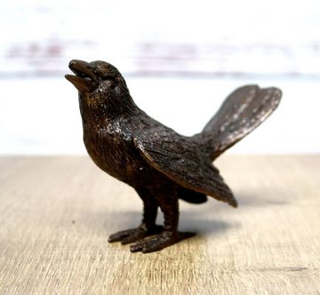 Bronzeskulpturen Skulptur Bronzefigur kleiner Vogel mit halbgeöffneten Flügeln