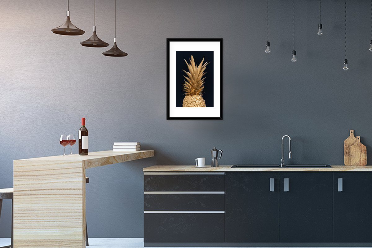 MuchoWow Poster Ananas - Obst - Gold, (1 St), mit Rahmen, Kunstdruck, Gerahmtes Poster, Schwarzem Bilderrahmen