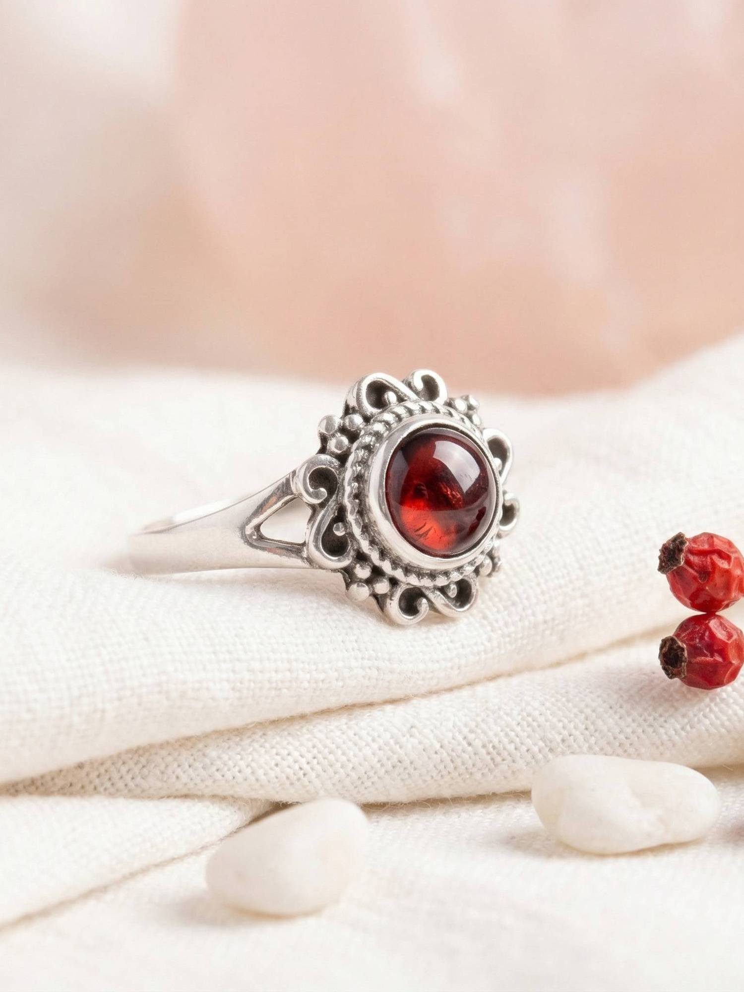 mantraroma Silberring CARINO aus 925 Silber mit Granat (Ring mit Schmuckbeu günstig online kaufen