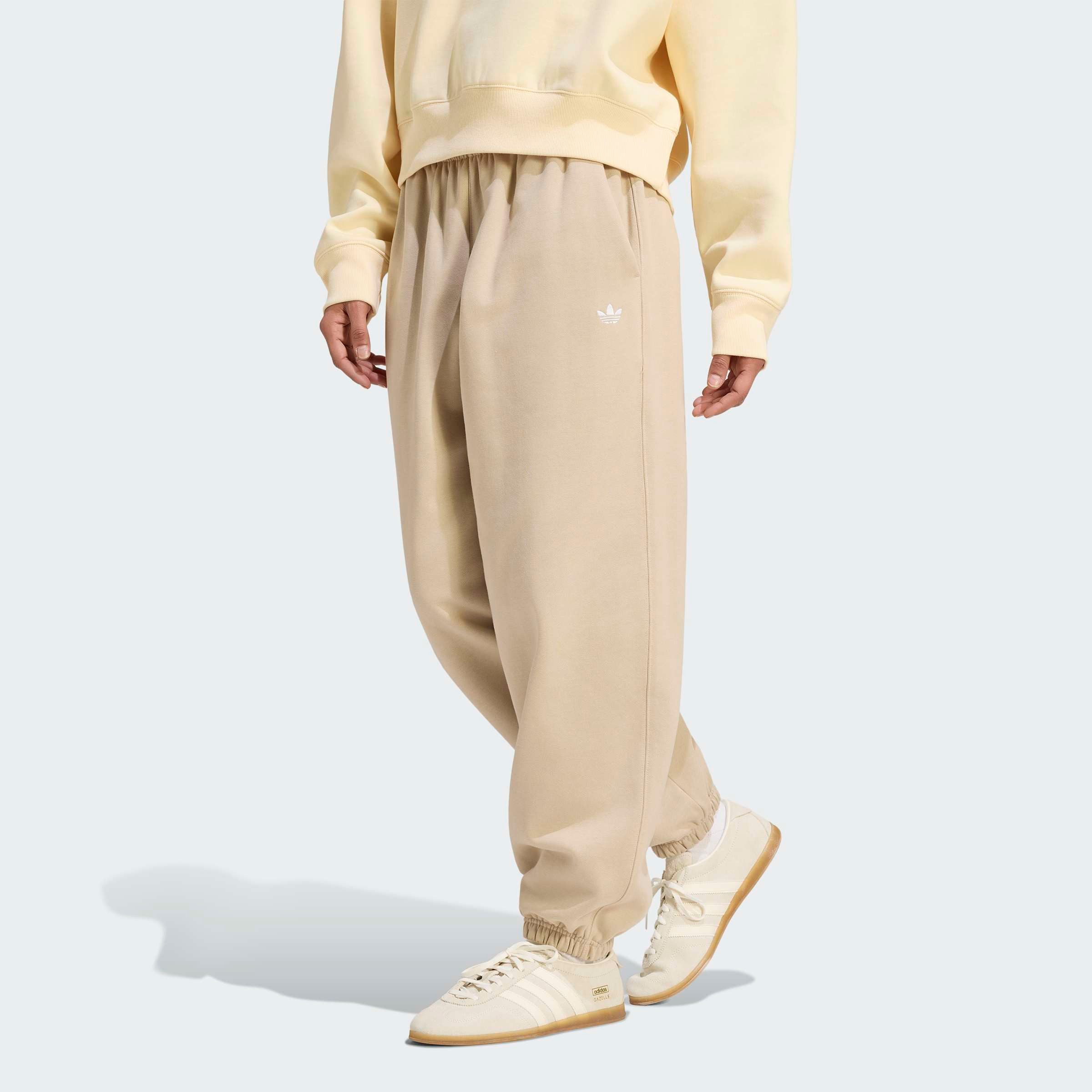 adidas Originals Sporthose ESSENTIALS, LOCKERE PASSFORM mit Gummizug, für Erwachsene, aus Baumwolle, normale Weite. € 54,99
