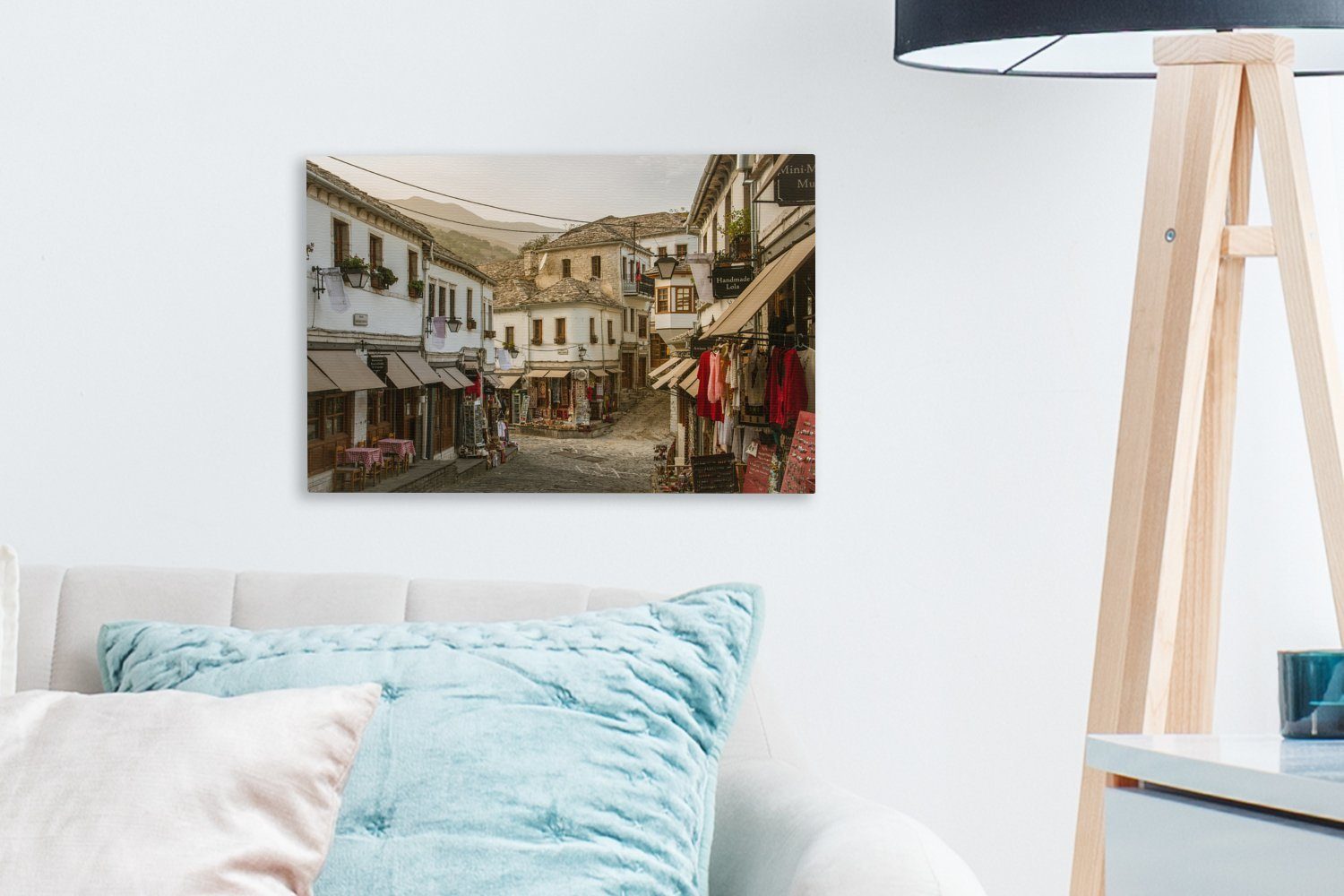 OneMillionCanvasses® Leinwandbild Wanddeko, Albanien, Wandbild St), Altstadt (1 Leinwandbilder, 30x20 Aufhängefertig, der Straßen cm in