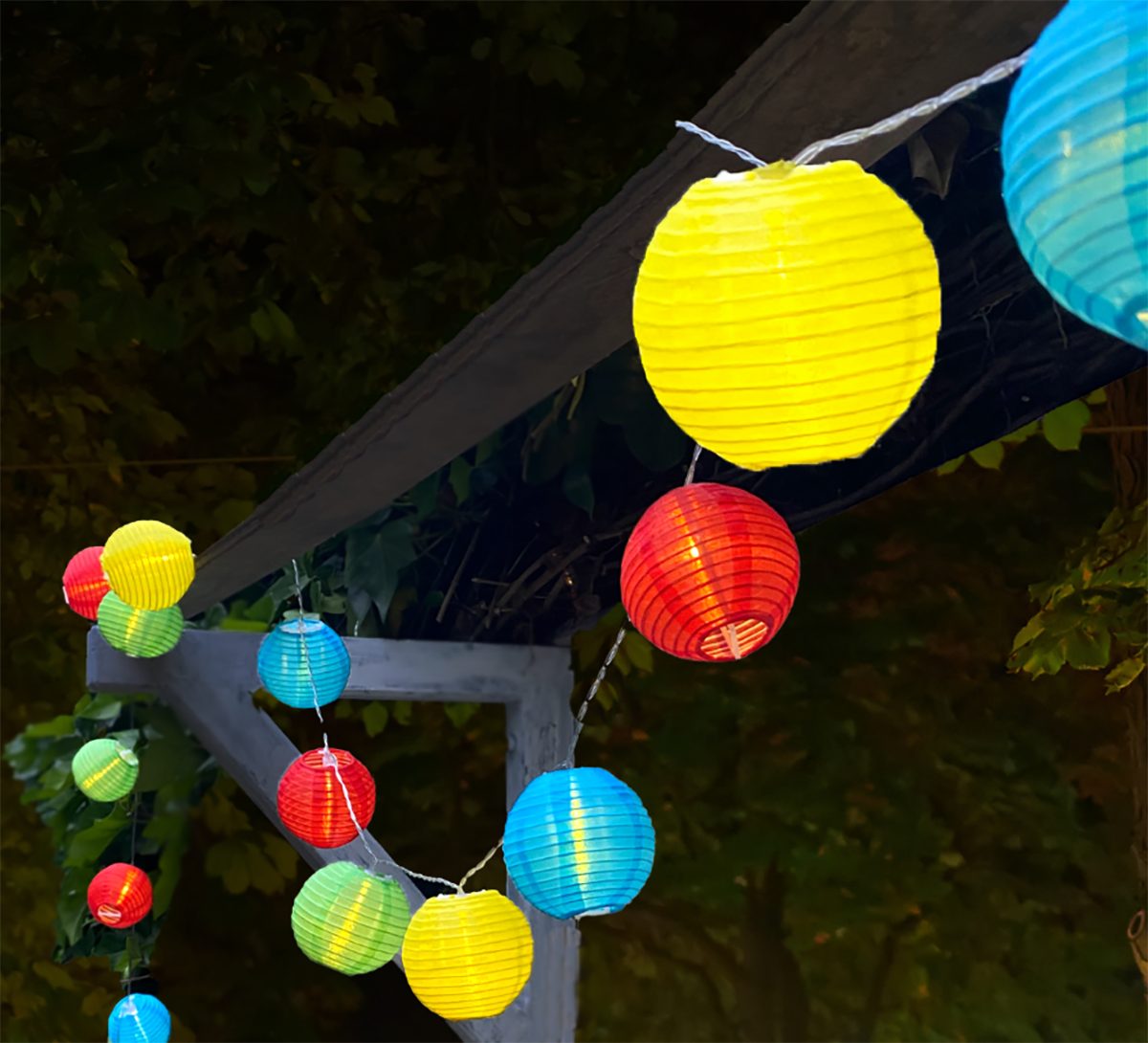 Angel's Pride LED-Lichterkette Kunterbunte Lampions, Lichterkette LED  Laterne / Solar- oder Batteriebetrieb / 3m-5m-6m / Außendekoration für  Garten & Terrasse, Partybeleuchtung, Dekolichter wetterbeständig