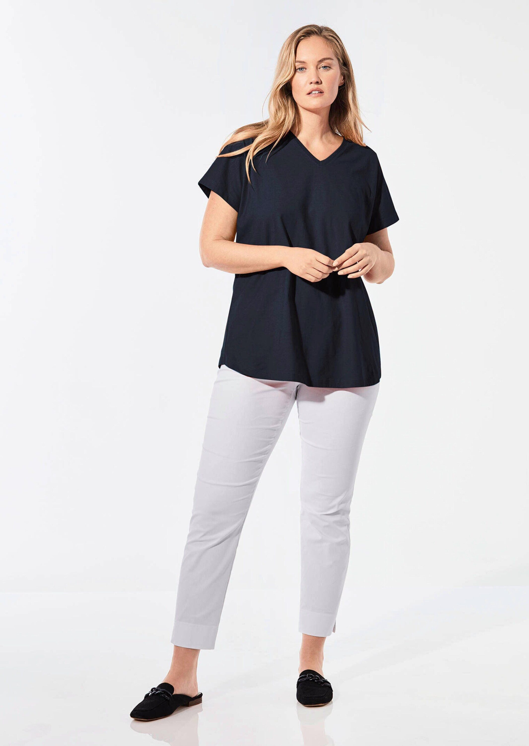 GOLDNER T-Shirt Shirt mit V-Ausschnitt (CURVY) günstig online kaufen