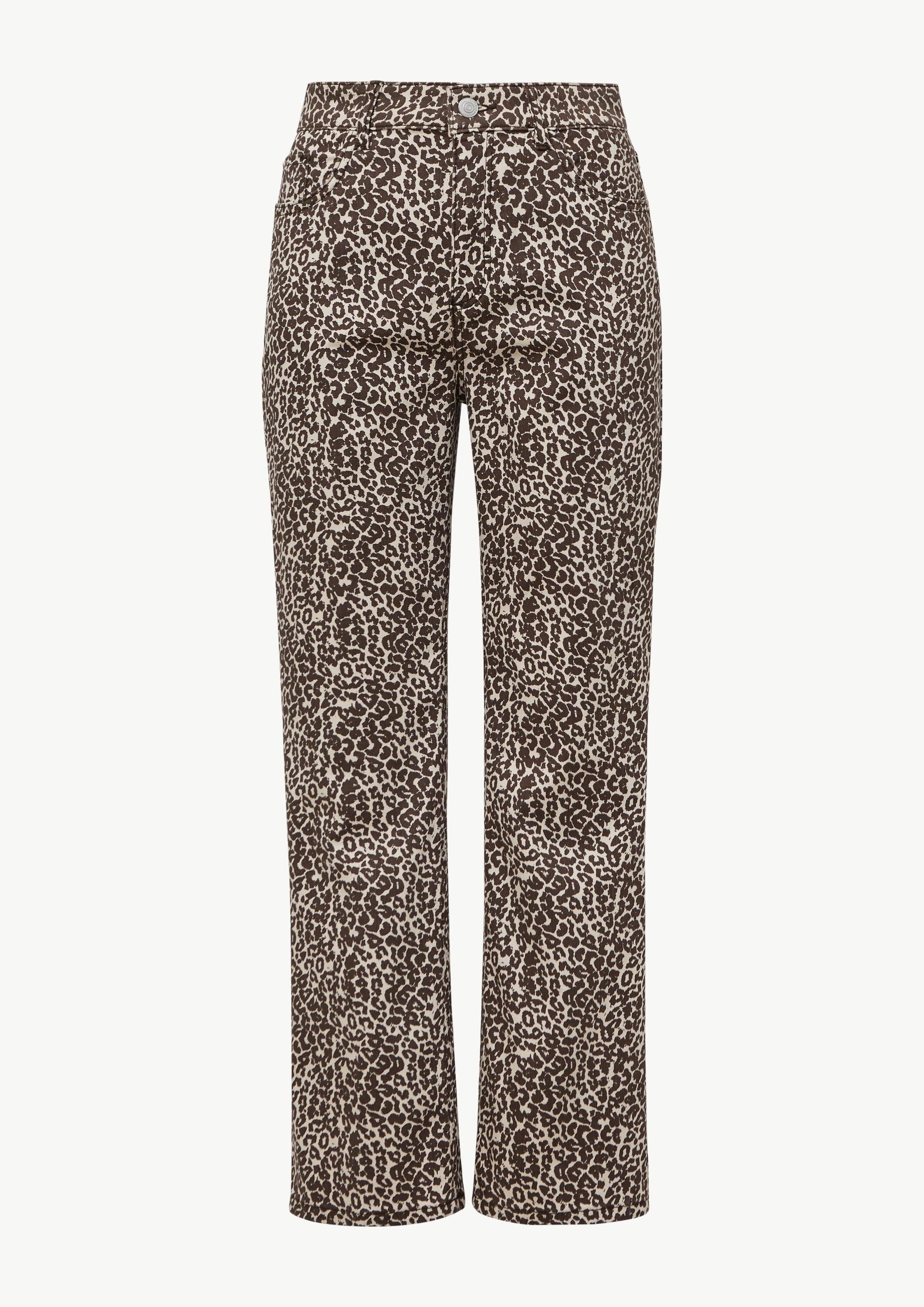 comma Chinos Hose Verkürzte Jeans mit Flared Leg und Leo-Print