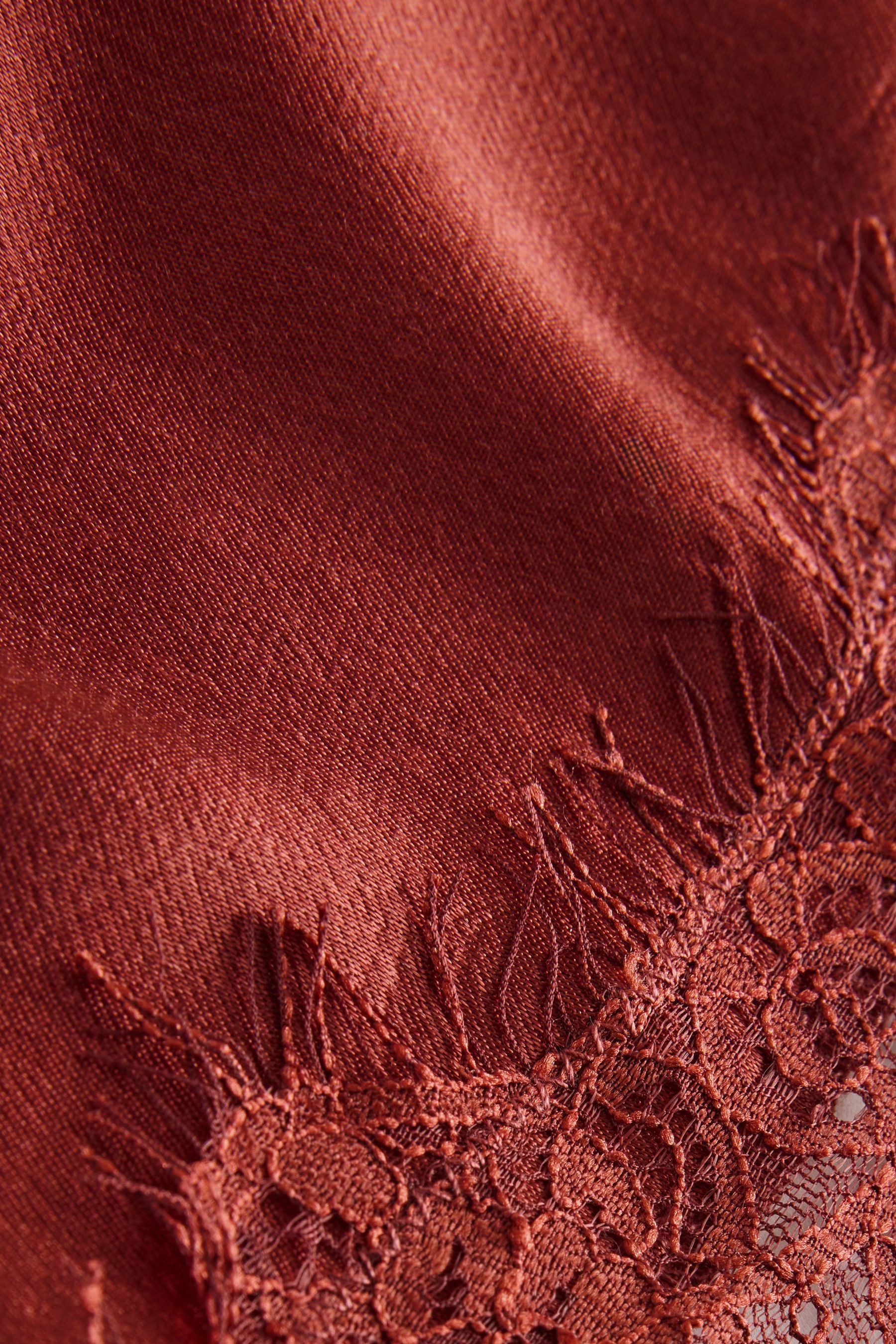 Next Trägertop Asymmetrisches Trägertop aus Satin mit Spitze (1-tlg)