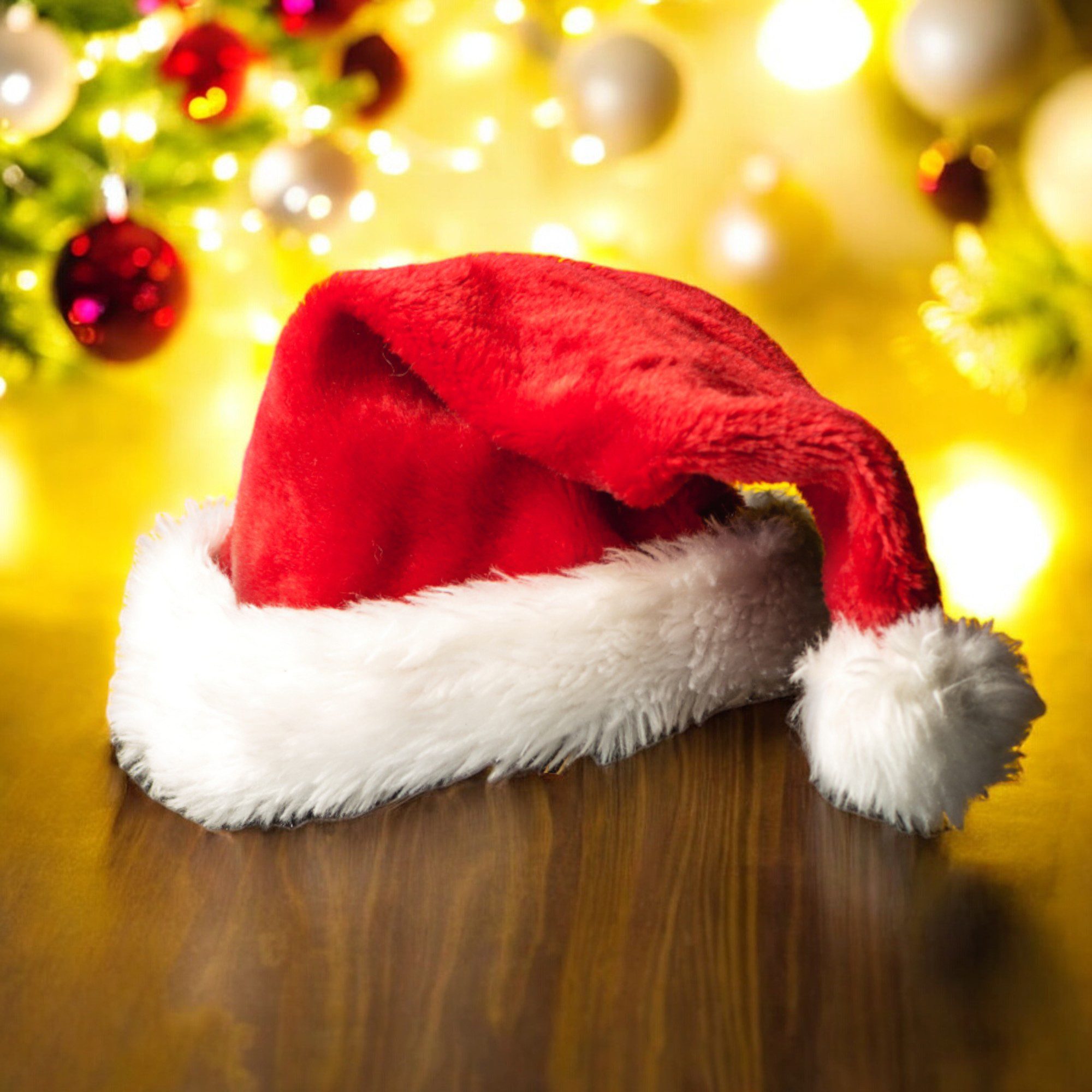 Annastore Plüschmütze 6er Set Weihnachtsmützen aus Plüsch – Mütze mit Bommel Nikolausmützen Einheitsgröße