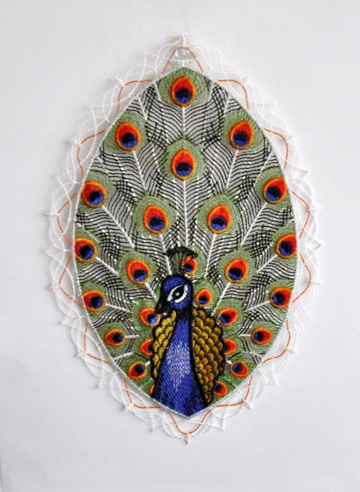 Stickereien Plauen Fensterbild Pfau