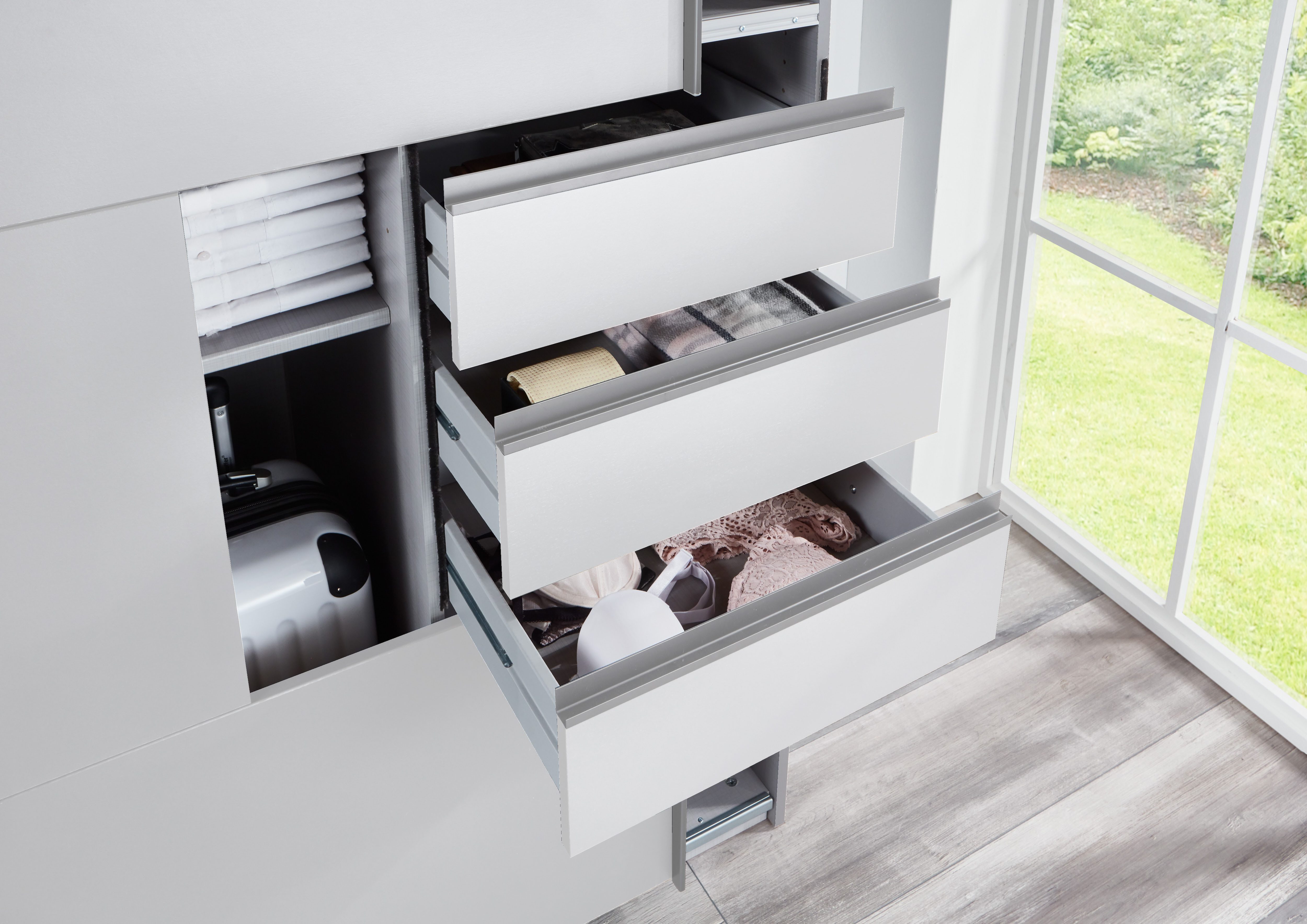 Wimex Schwebetürenschrank Saigon, Kleiderschrank mit Schiebetür mit Glaselementen, 3 Türen, 270cm breit – Bild 5 von 5