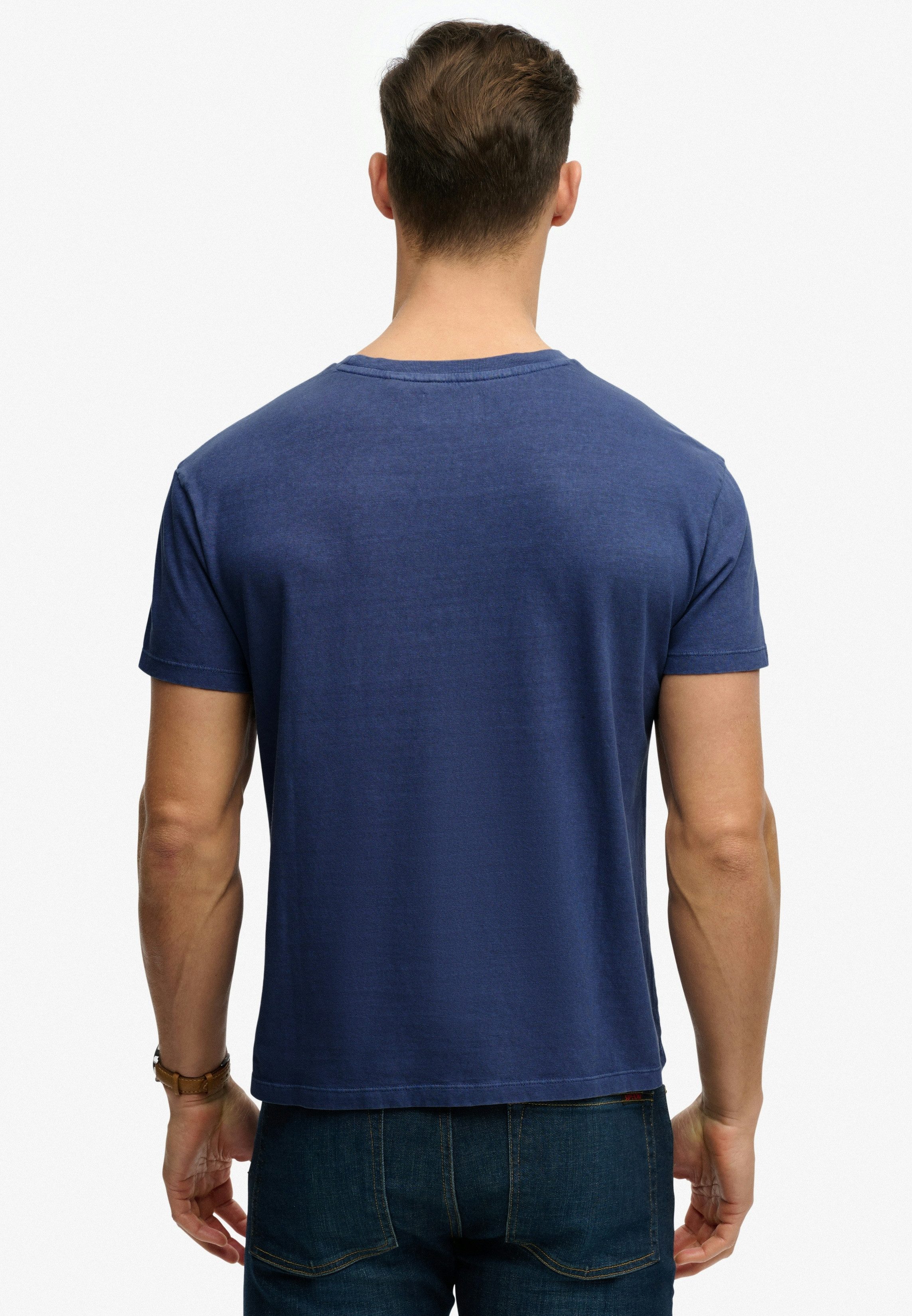 Superdry Rundhalsshirt COTTON CLASSIC LINEN PKT TEE Baumwollmischung, relaxed fit aus luftig leichtem Baumwoll-Leinen-Mix