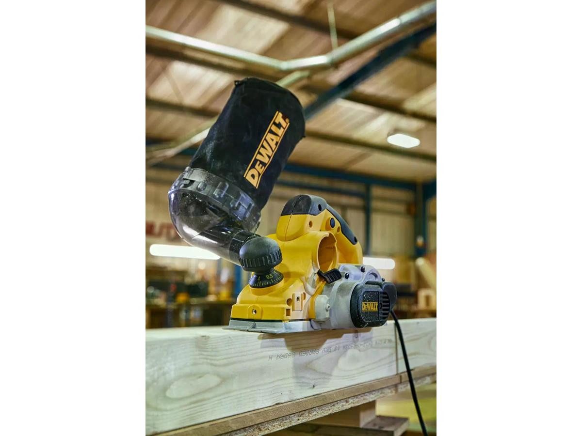 DeWalt Elektrohobel D26500-QS, 1050 in W, Hobelbreite: 82 in mm, mit 4 mm Spanabnahme und Spantiefeneinstellung
