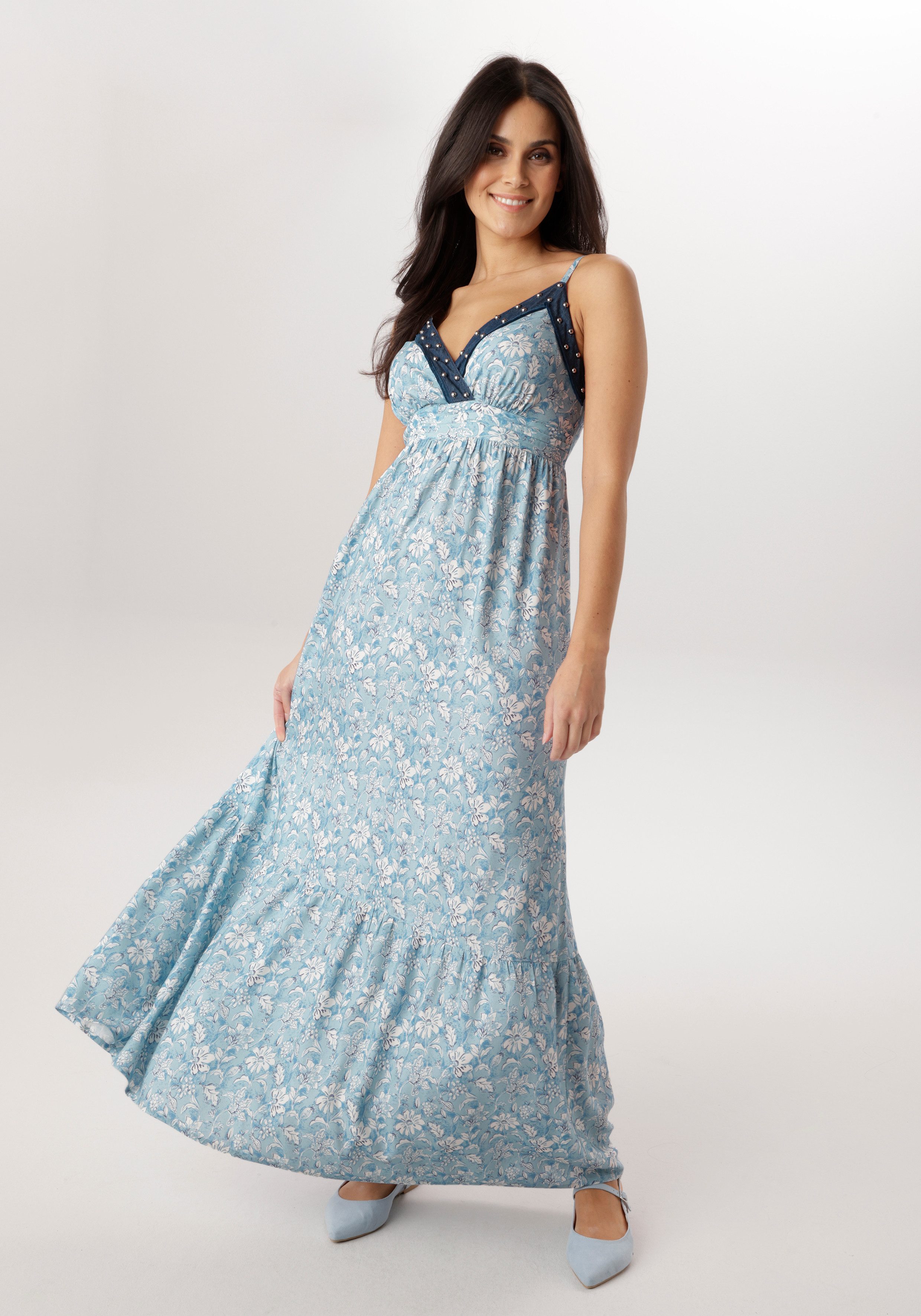 Aniston SELECTED Sommerkleid mit Jeansbesatz und aufgesetzten Nieten - NEUE KOLLEKTION. € 69,99, (€ 69,99 pro 1 Stk).