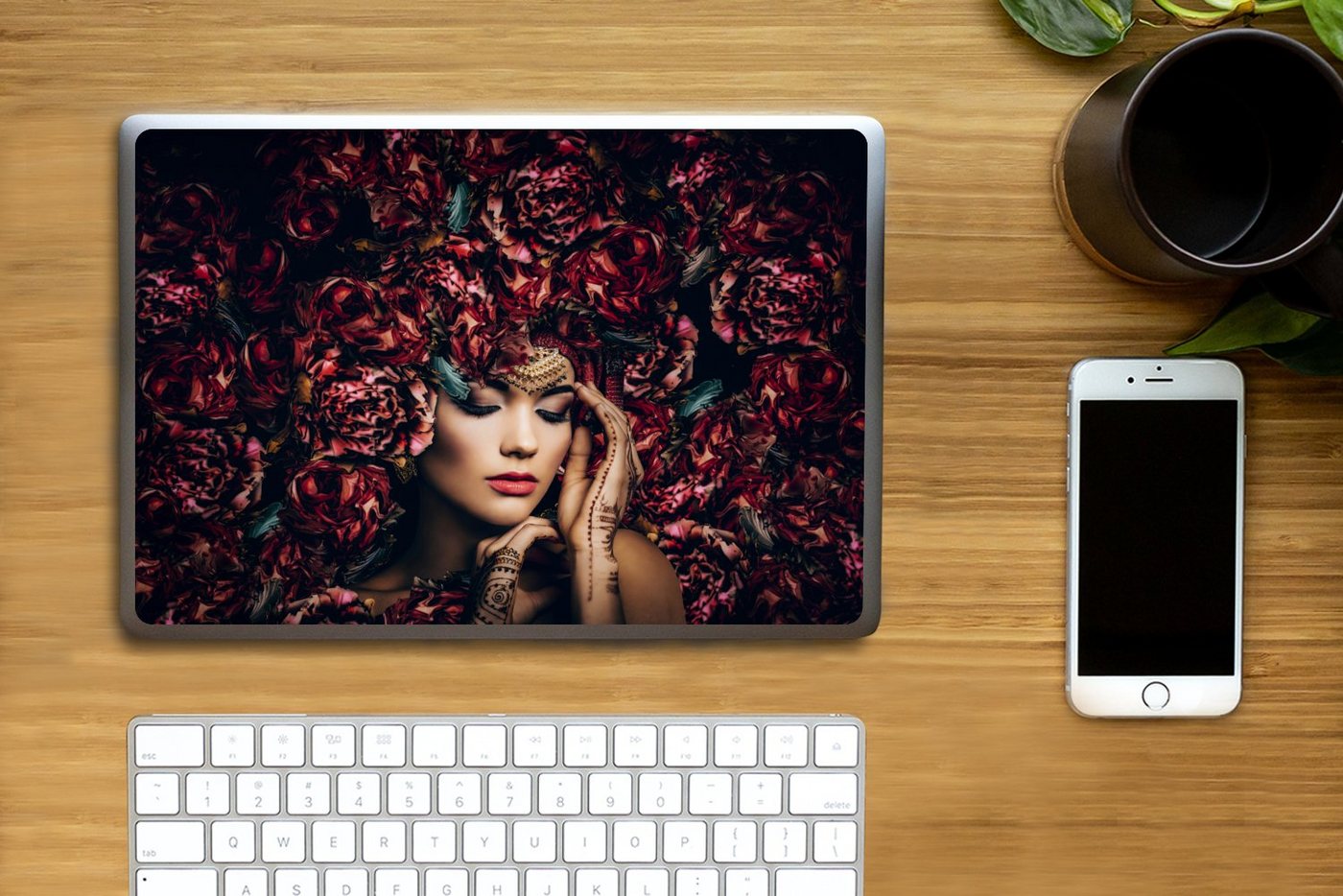Thumbnail - MuchoWow Laptop-Aufkleber Frau - Blumen - Henna - Porträt