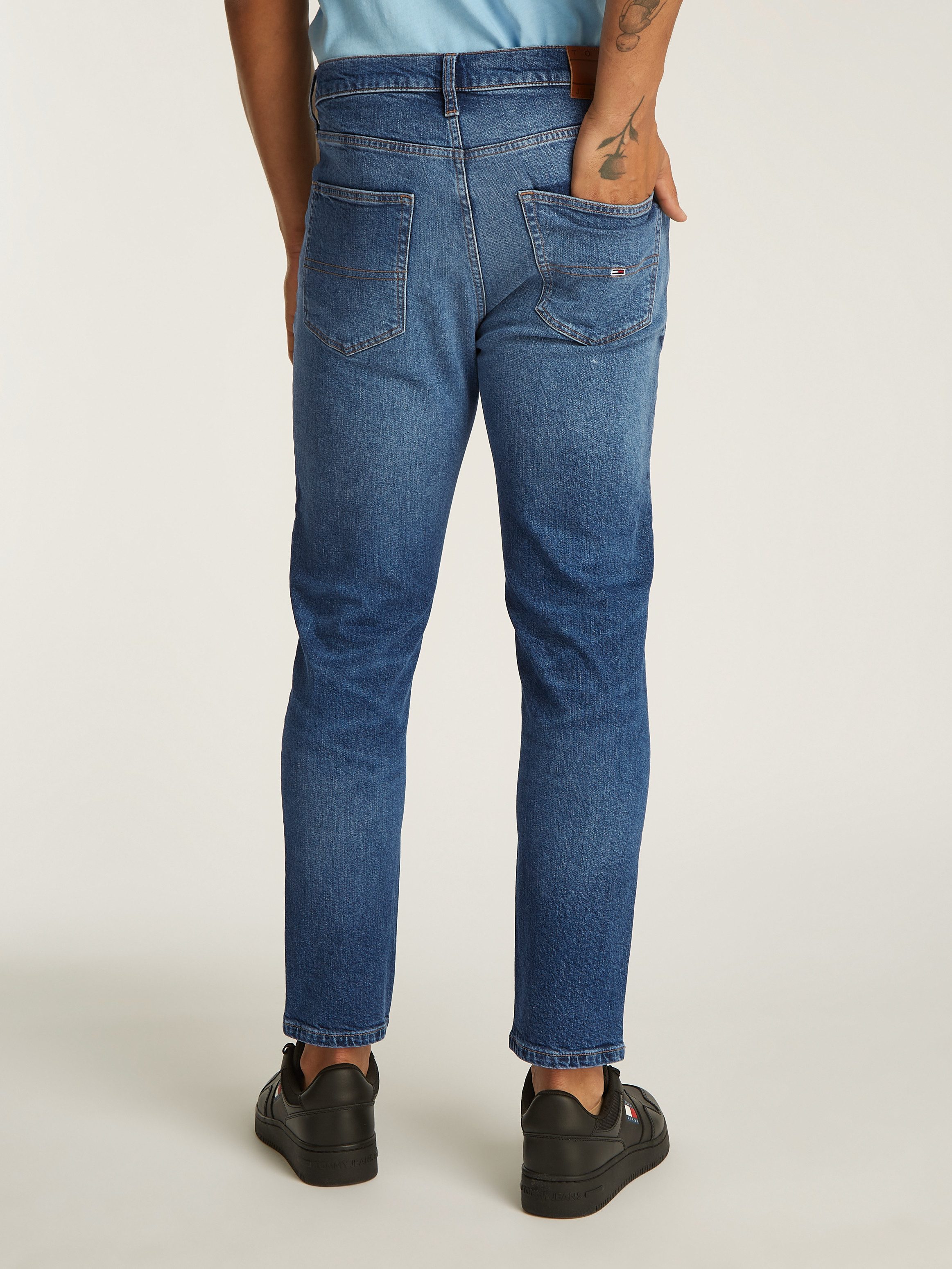 Tommy Jeans Regular-fit-Jeans DAD JEAN RGLR TPRD mit Logoprägung günstig online kaufen