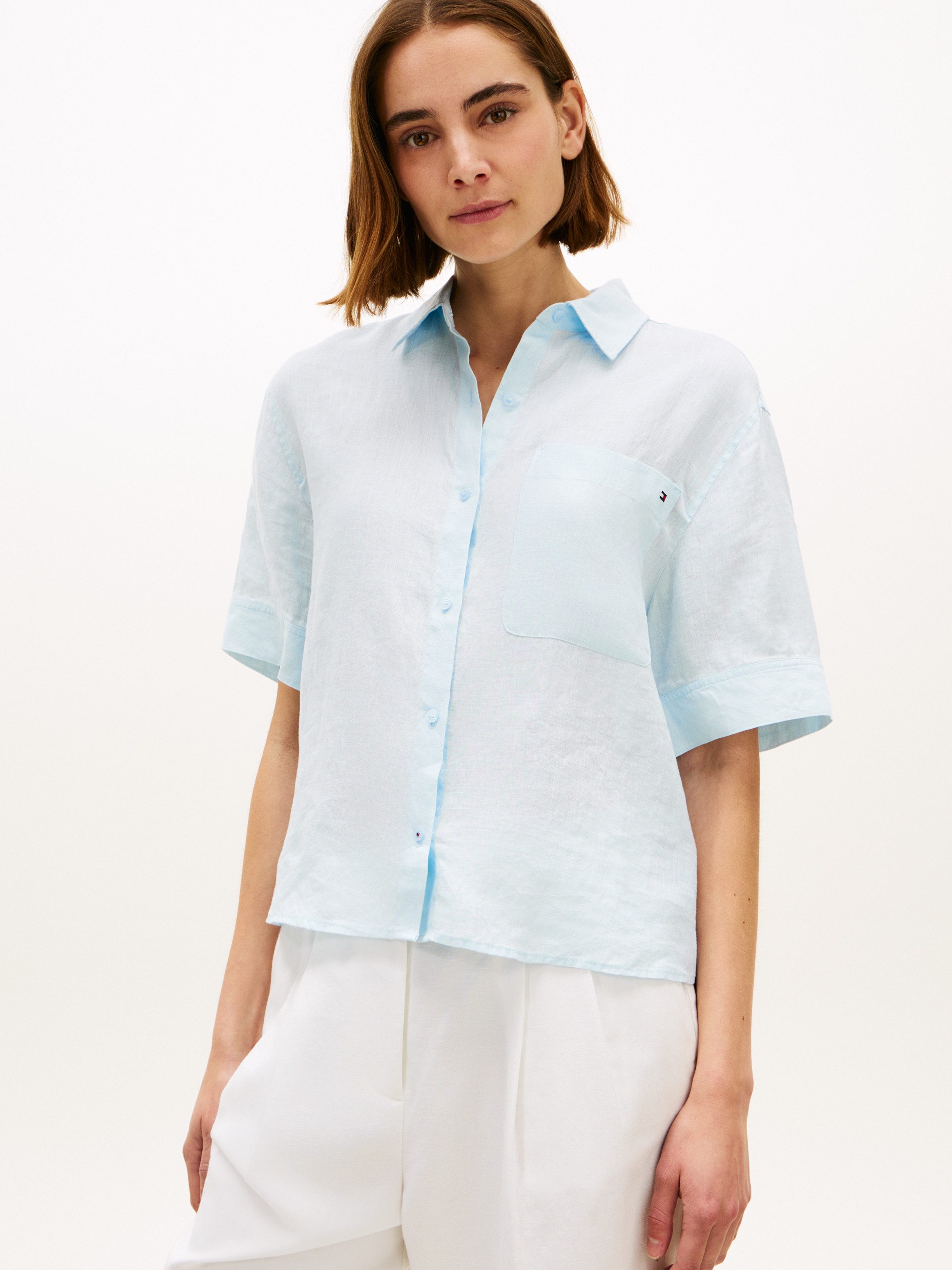 Tommy Hilfiger Kurzarmbluse ESS LINEN SHORT SLEEVE SHIRT mit aufgesetzter Brusttasche und Flag-Stickerei, reines Leinen