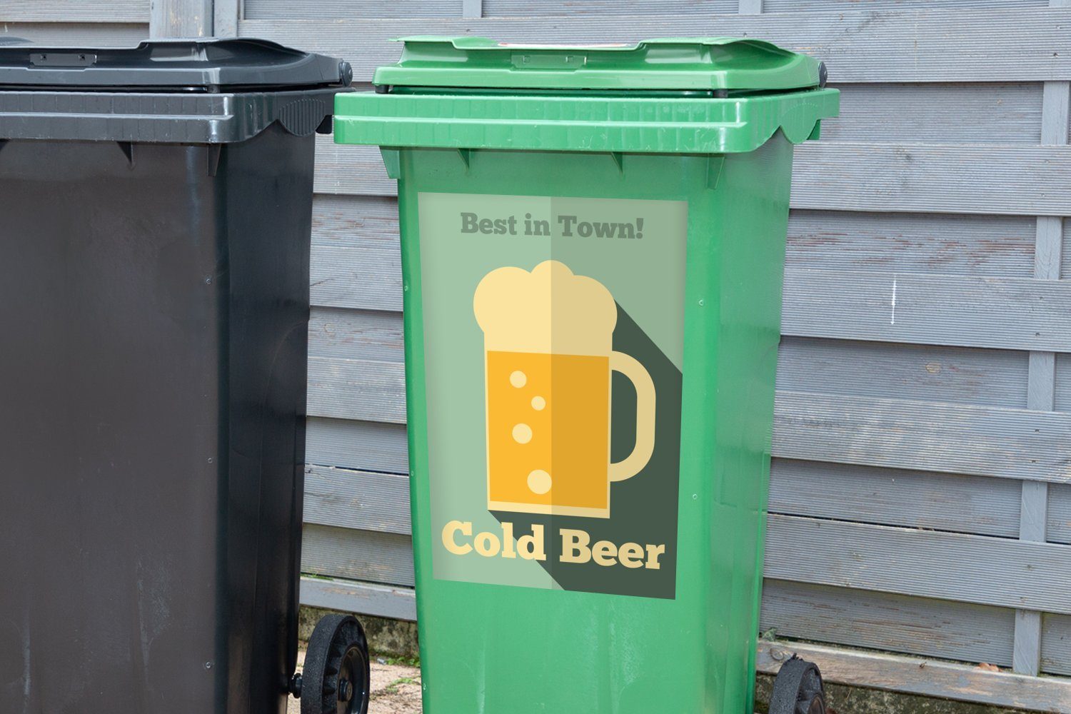 MuchoWow Wandsticker Mancave - St), (1 Mülltonne, Mülleimer-aufkleber, Poster Kaltes Bier - - Container, - Abfalbehälter Sticker, Altes Bier Vintage