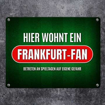 speecheese Metallschild Hier wohnt ein Frankfurt Fan Metallschild mit Rasen Motiv Fußball Tor