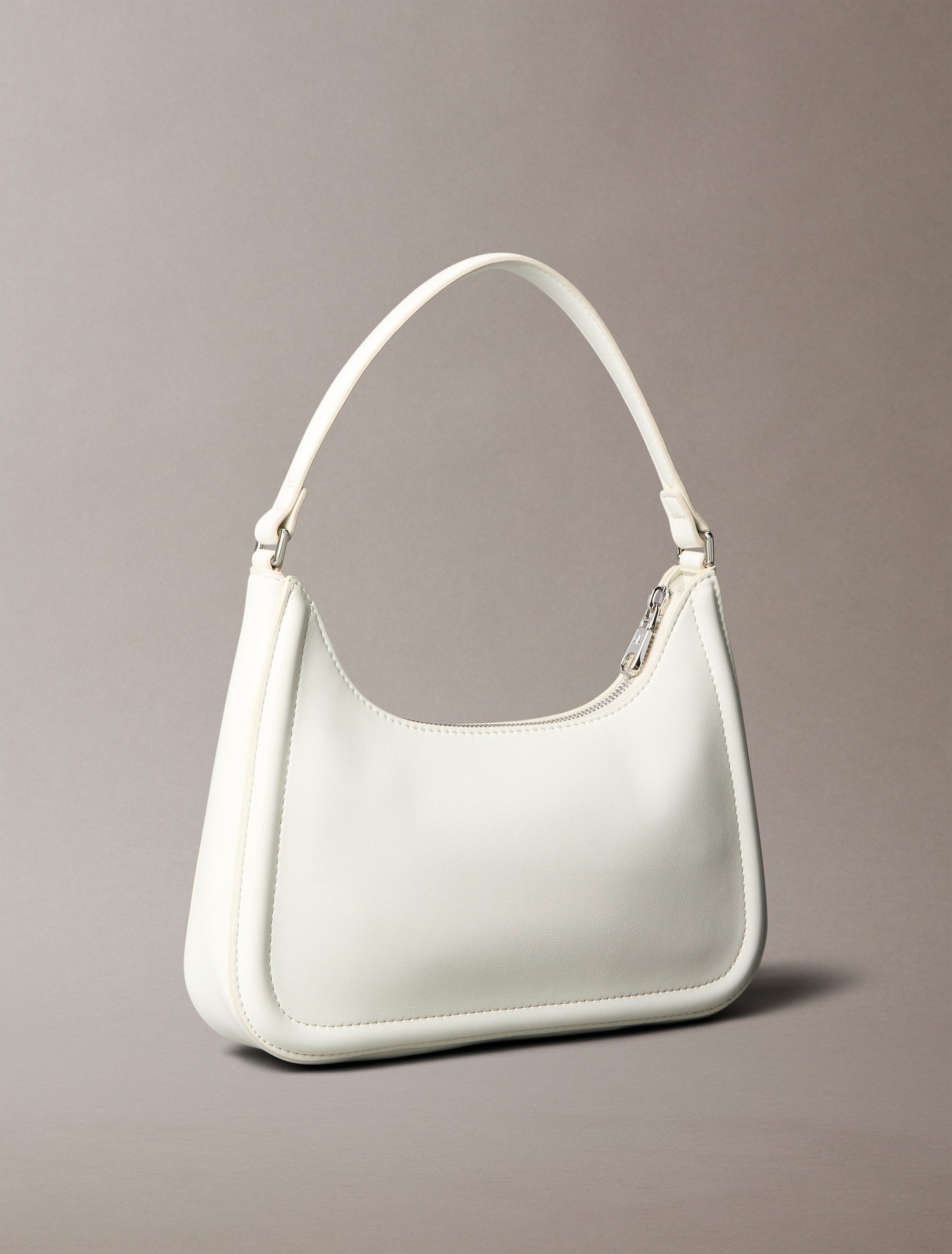 Calvin Klein Schultertasche RAISED CK SMALL SHOULDER BAG, Henkeltasche, Damen-Handtasche, Umhängetasche mit CK-Logo