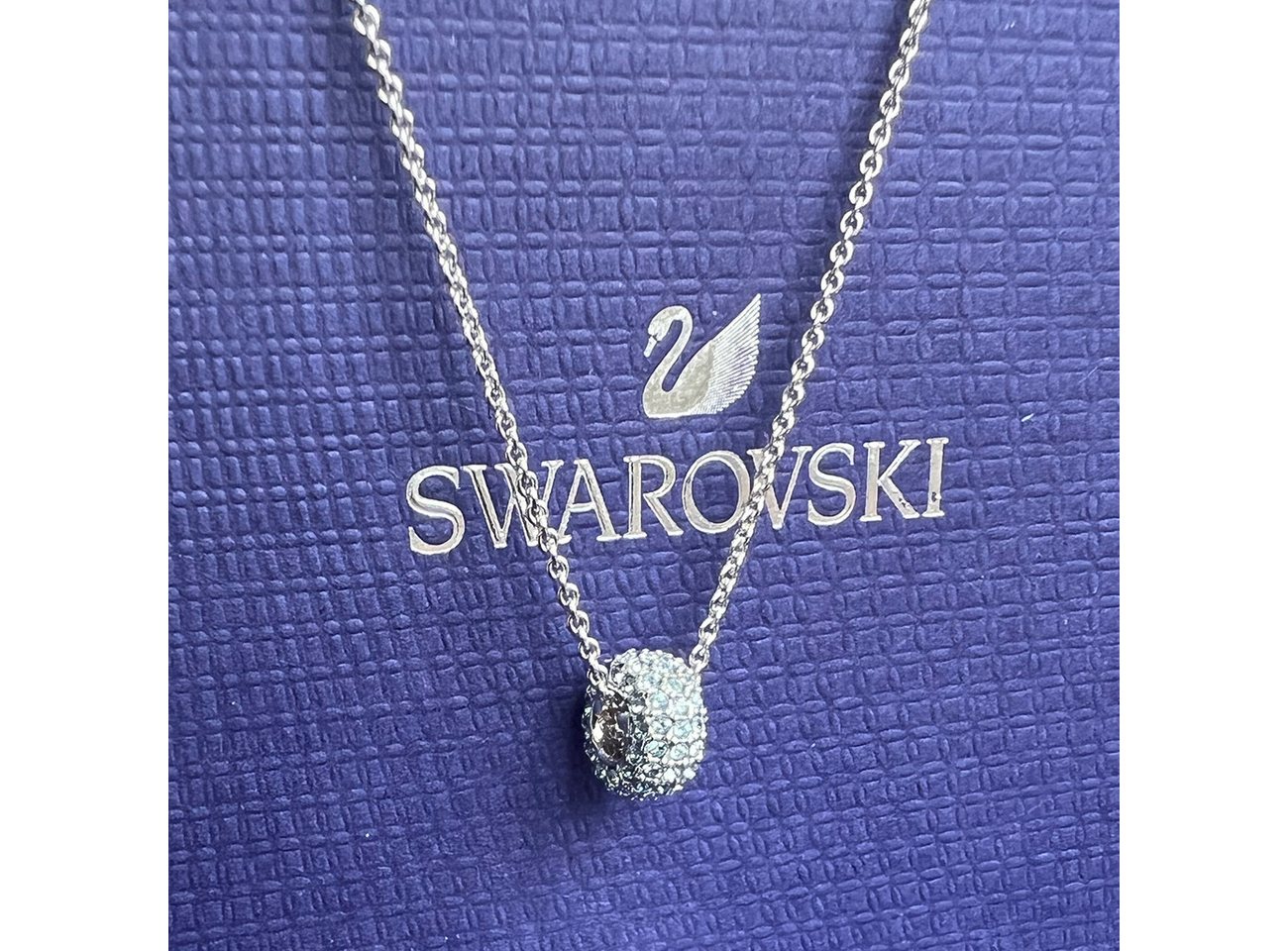 Swarovski Kette mit Anhänger silberfarb... Swarovski Kette mit Anhänger silberfarb...
