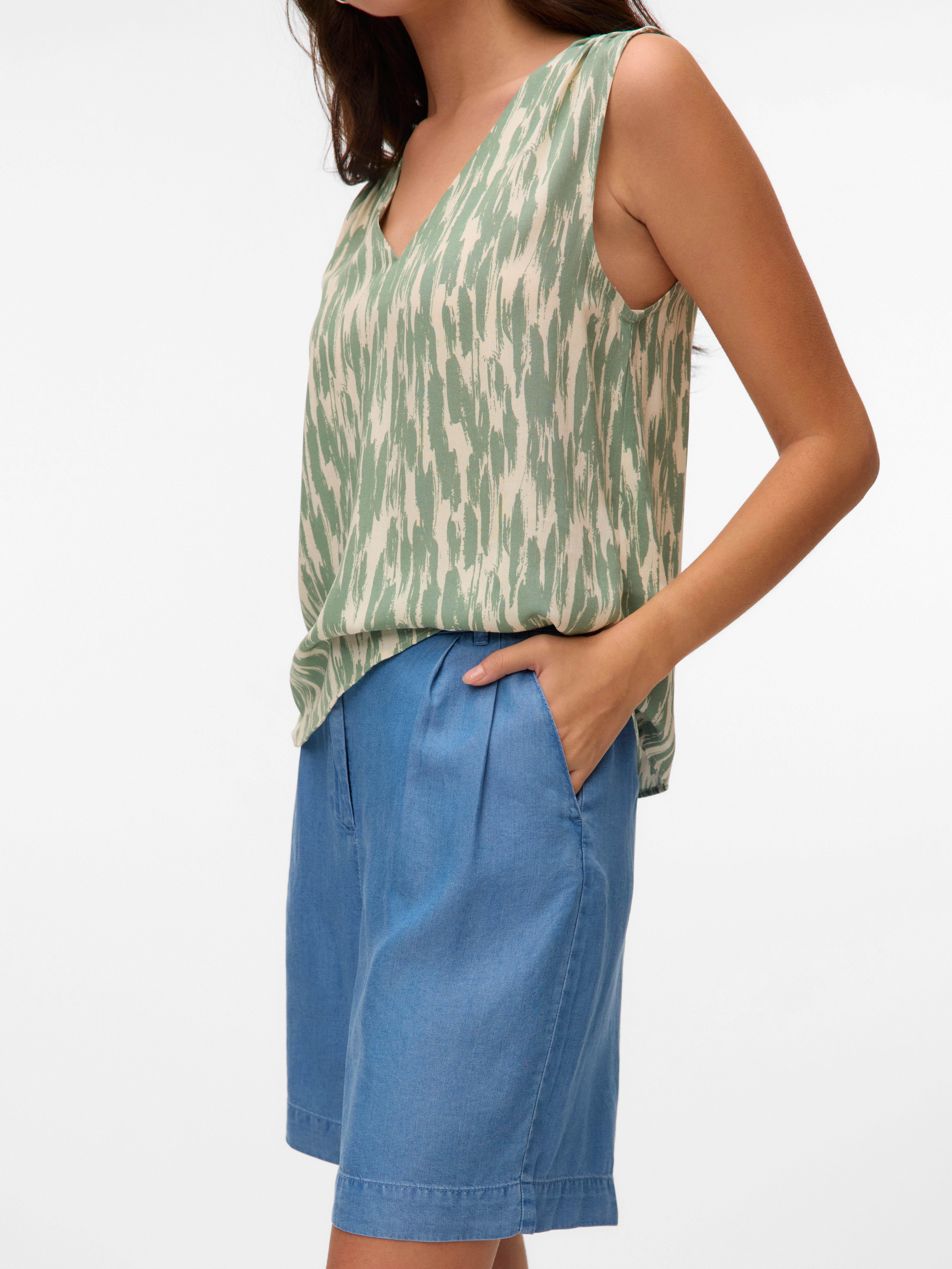 Vero Moda Shorts VMFLEUR HW BERMUDA TENCEL SHORTS GA Viskose, loose fit