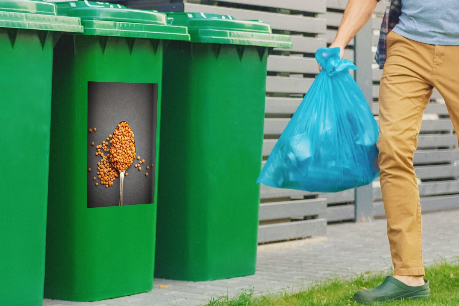 MuchoWow Wandsticker Hintergrund Abfalbehälter Mülleimer-aufkleber, Container, Mülltonne, grauem mit Rote St), (1 Linsen Sticker