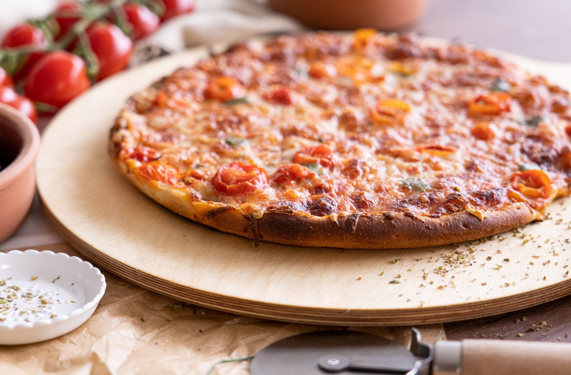 Eli Pizzateller ELI Pizzabretter verschiedene Größen, (1 St), Aus Birkenholz-Multiplex für Schnittfestigkeit und Messerschonung.