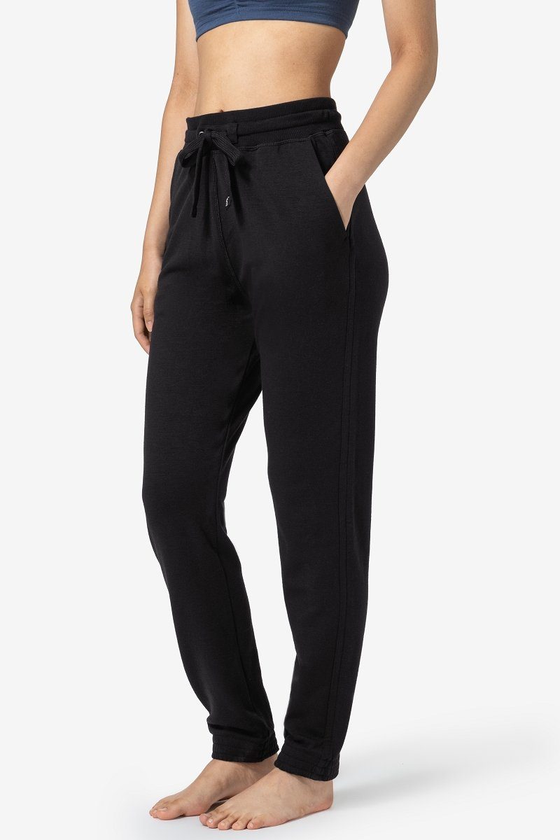 SUPER.NATURAL Funktionshose Merino Hose W SOLUTION SWEATPANT funktioneller Merino-Materialmix